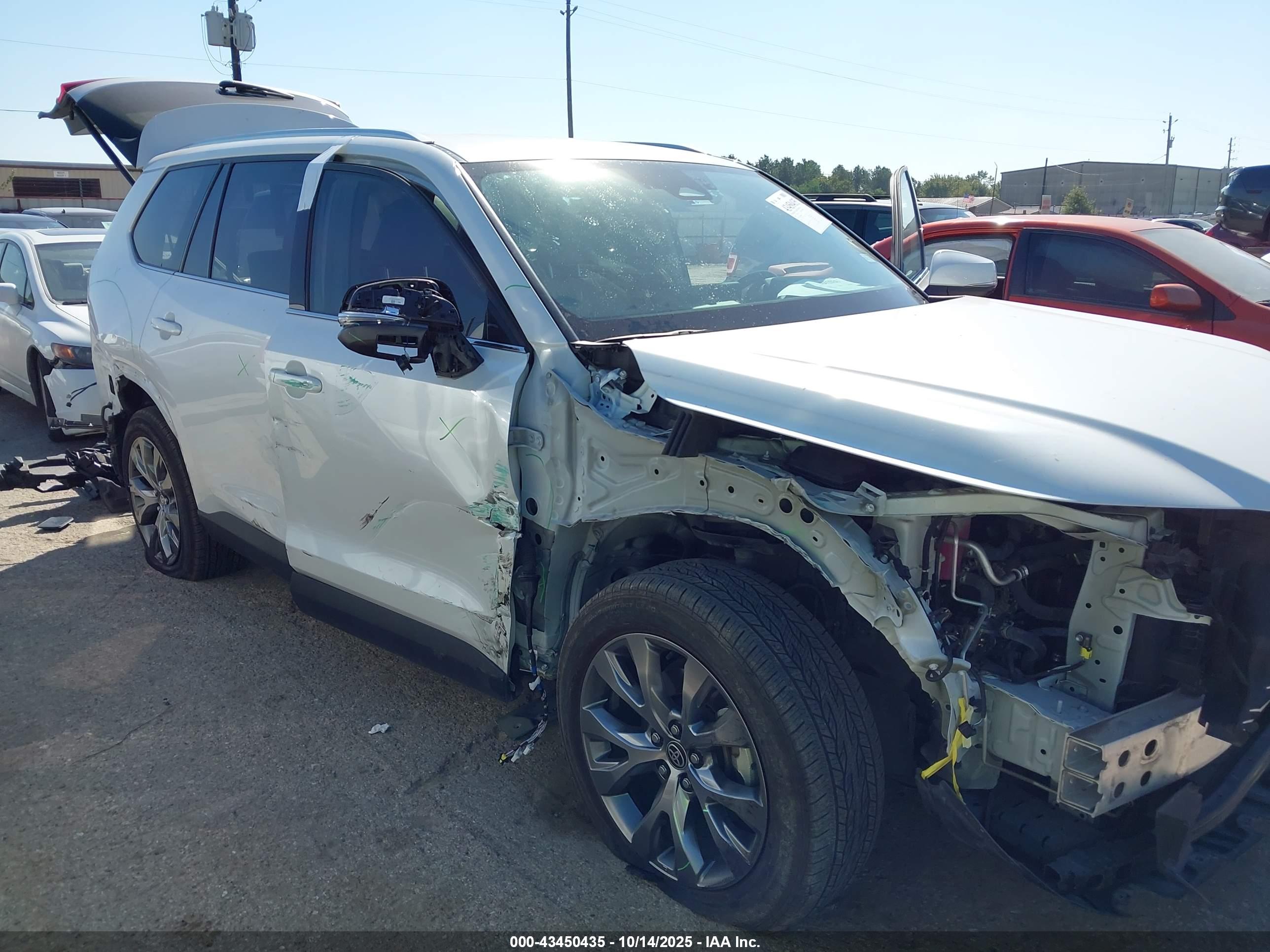 TOYOTA GRAND image 6