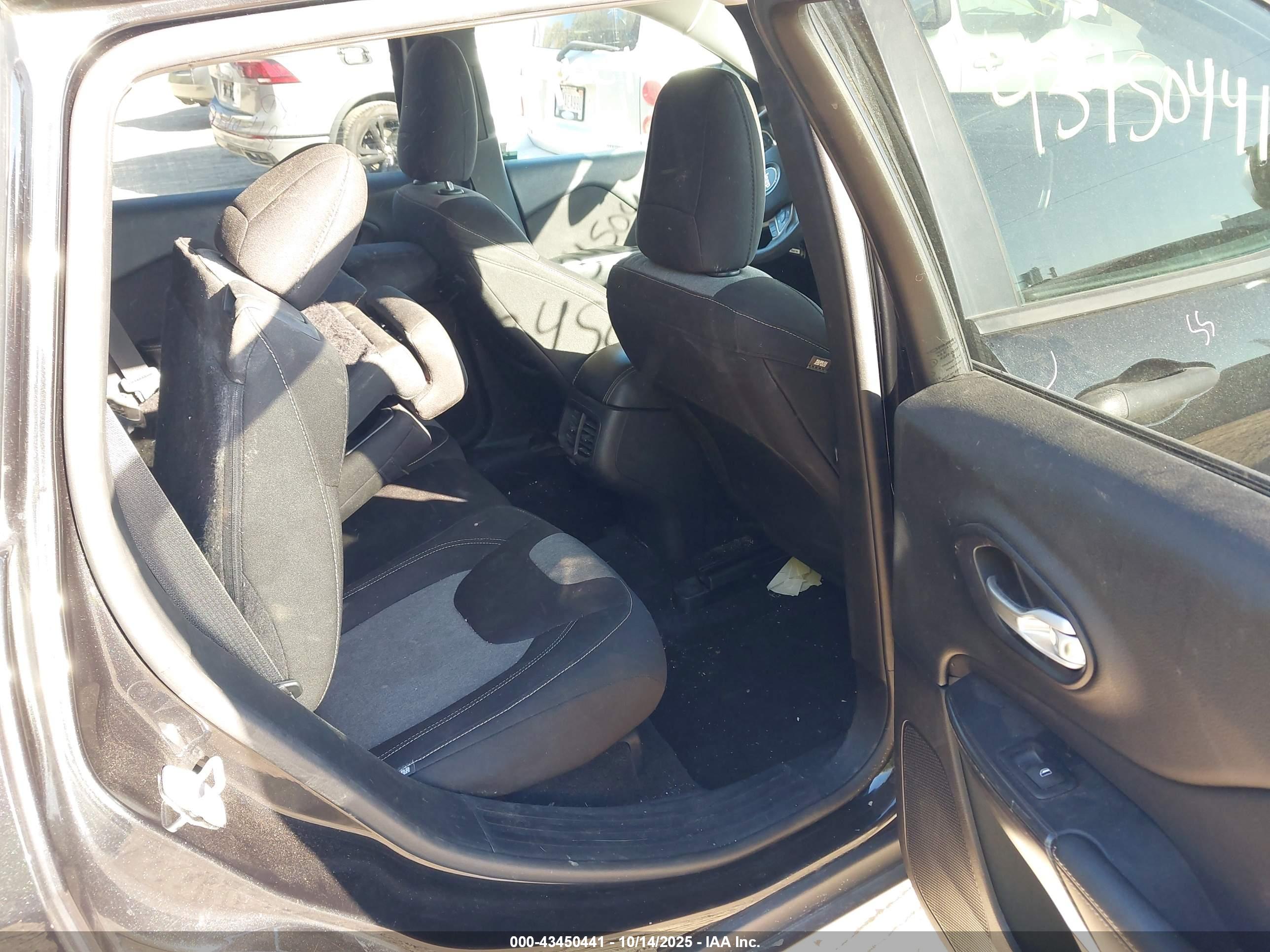 JEEP CHEROKEE image 8