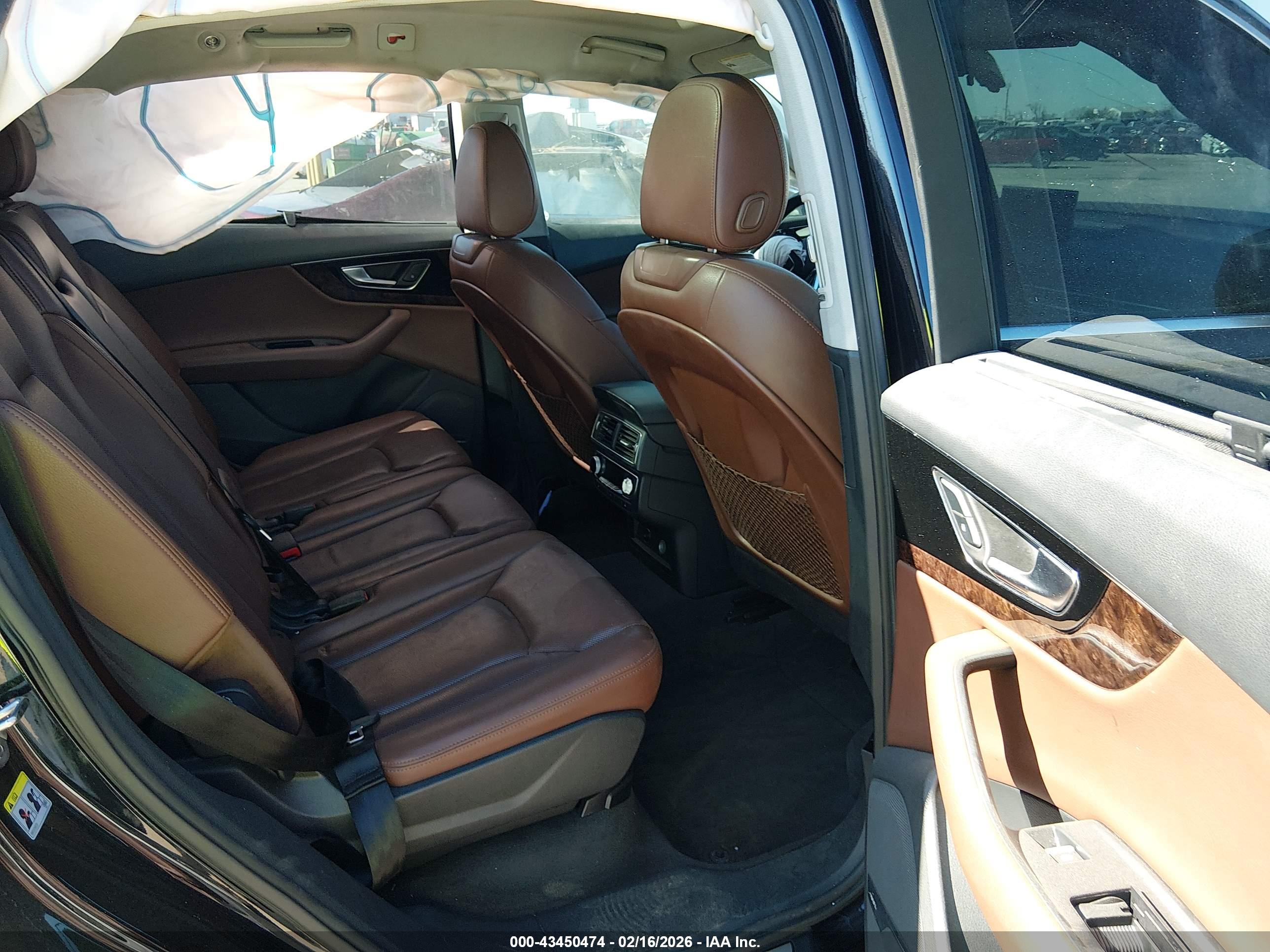 AUDI Q7 image 8