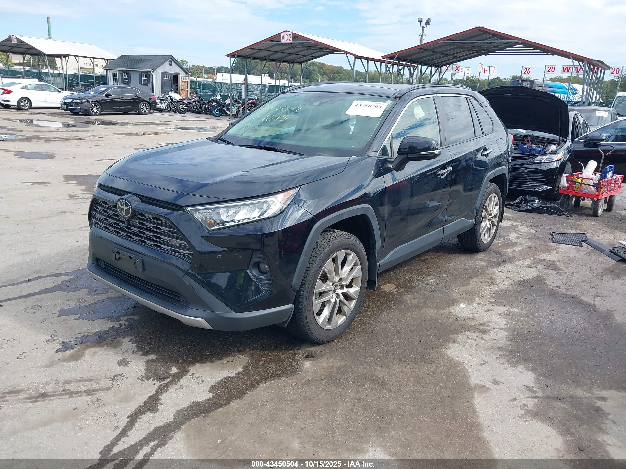 TOYOTA RAV4 image 2
