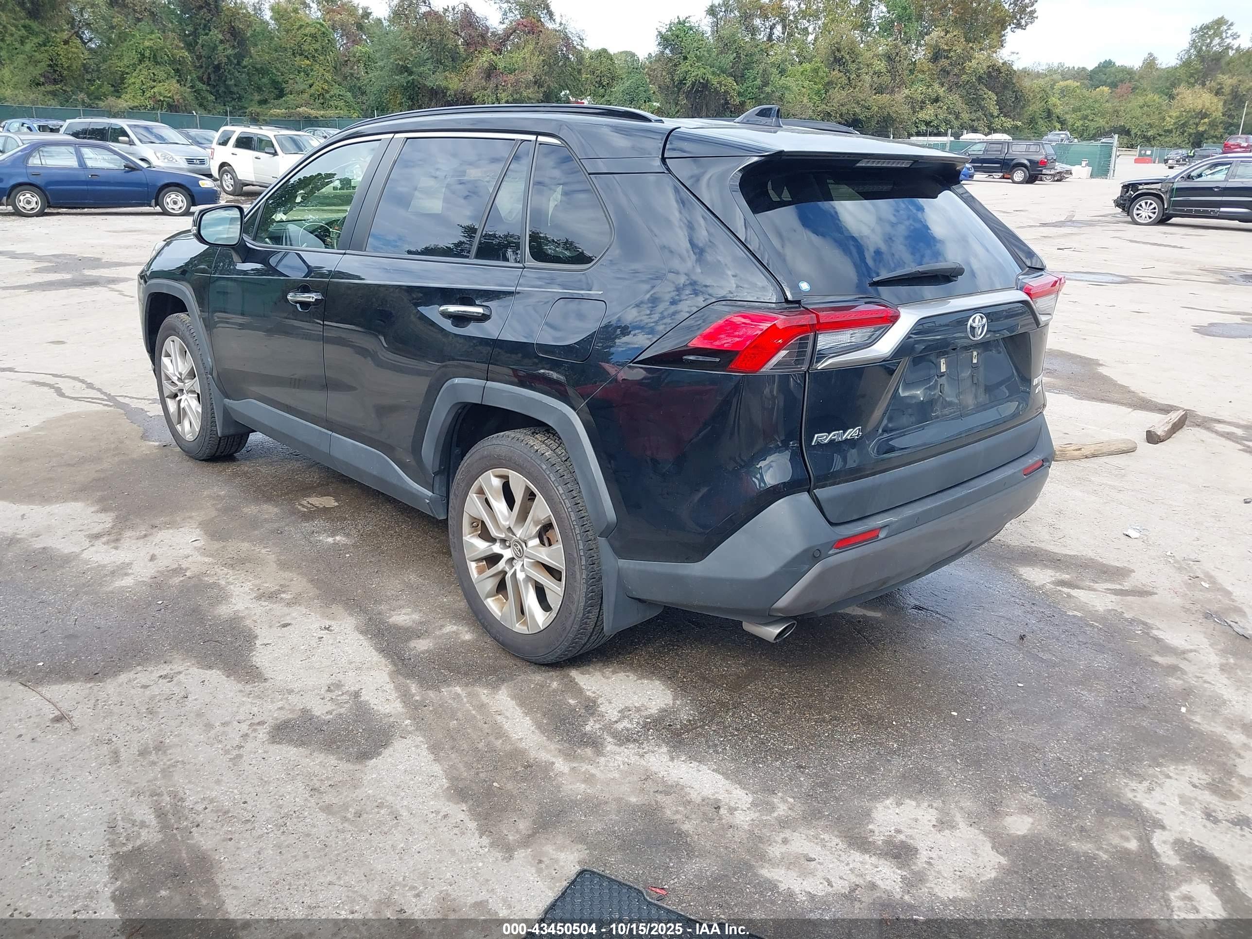 TOYOTA RAV4 image 3