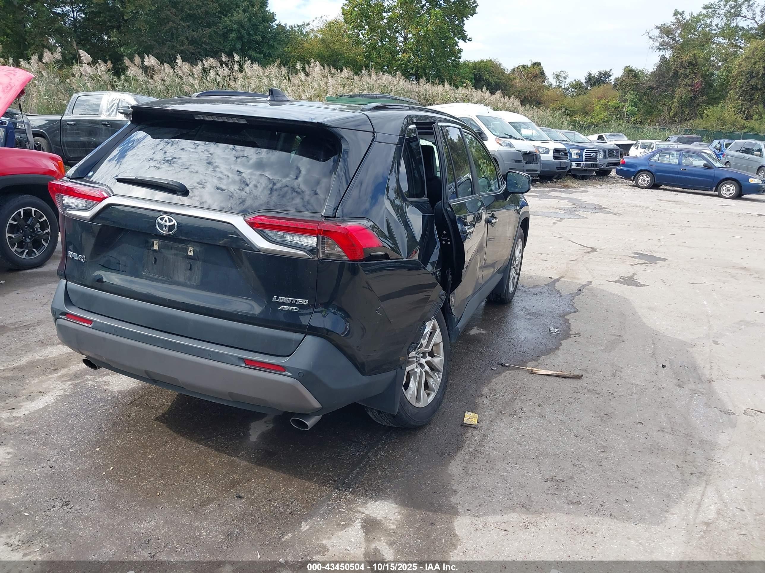 TOYOTA RAV4 image 4