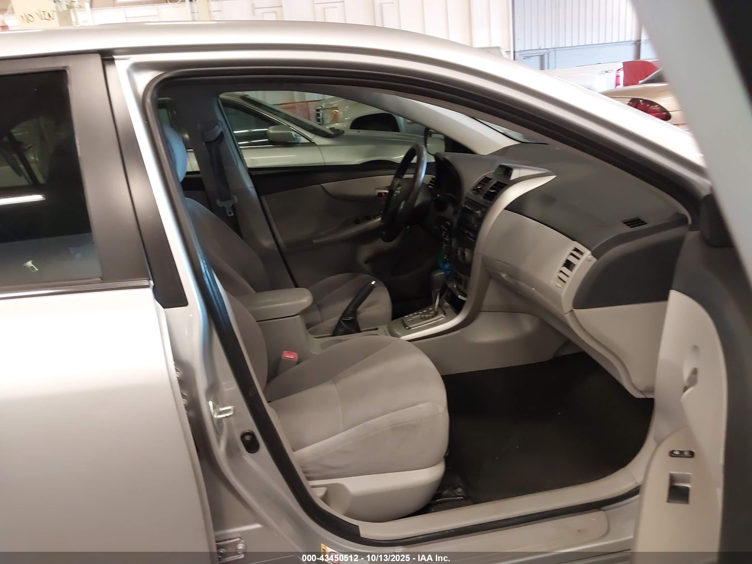 TOYOTA COROLLA image 5