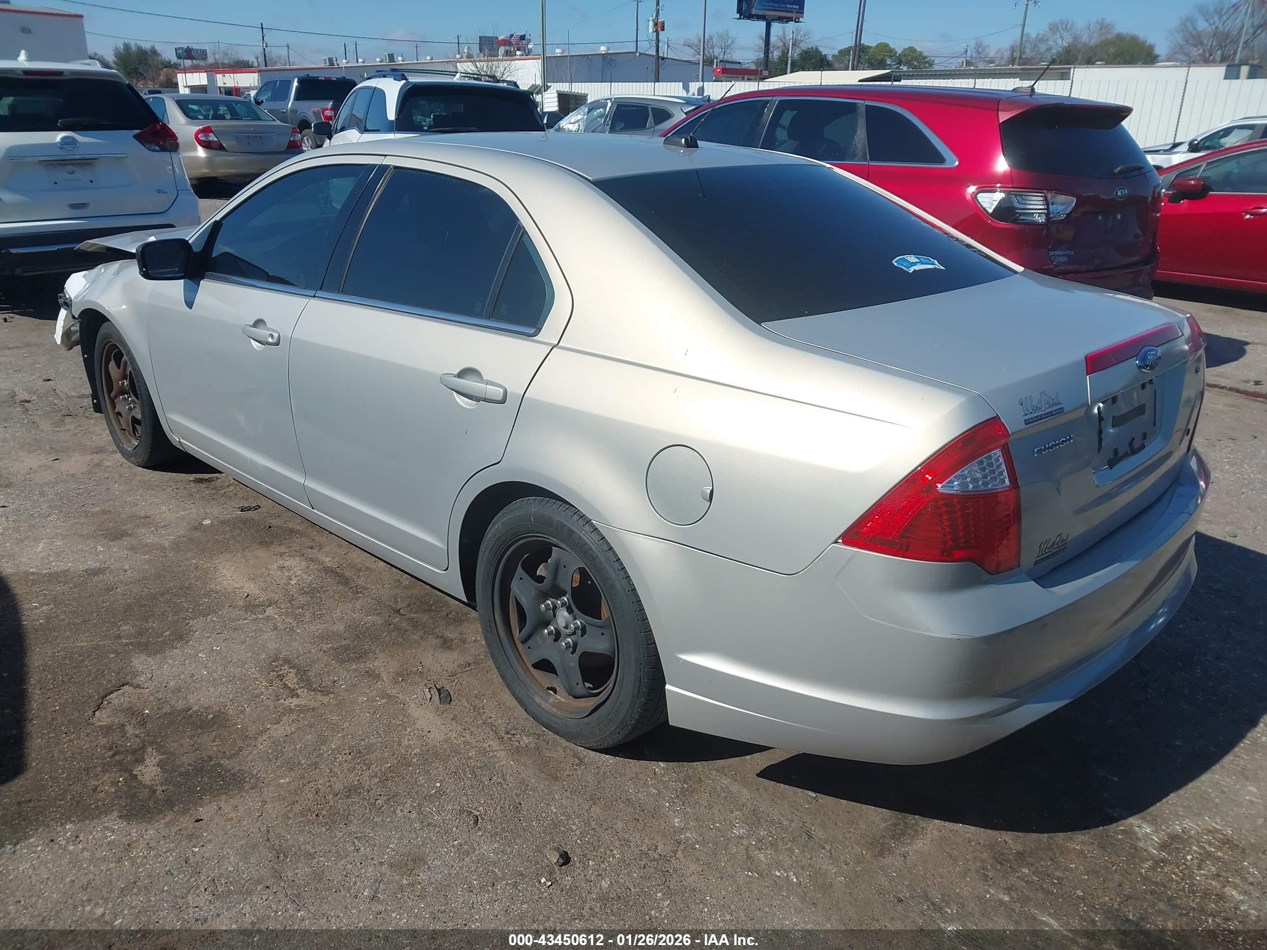 FORD FUSION image 3