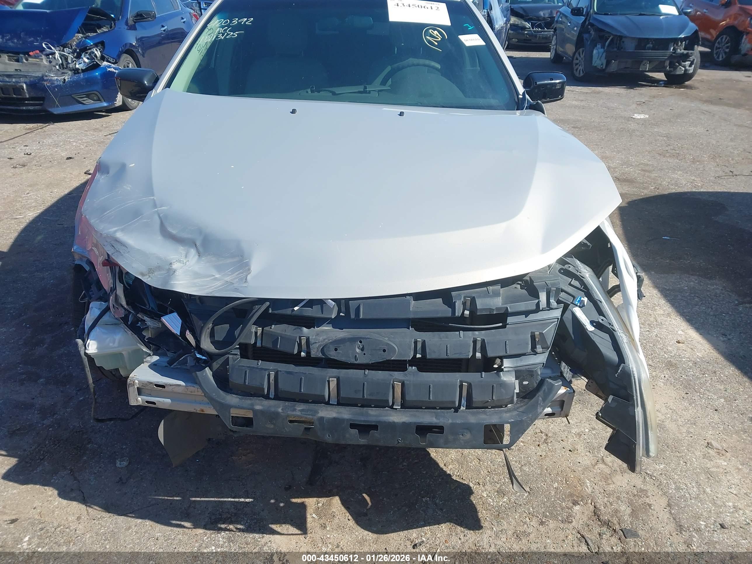 FORD FUSION image 6