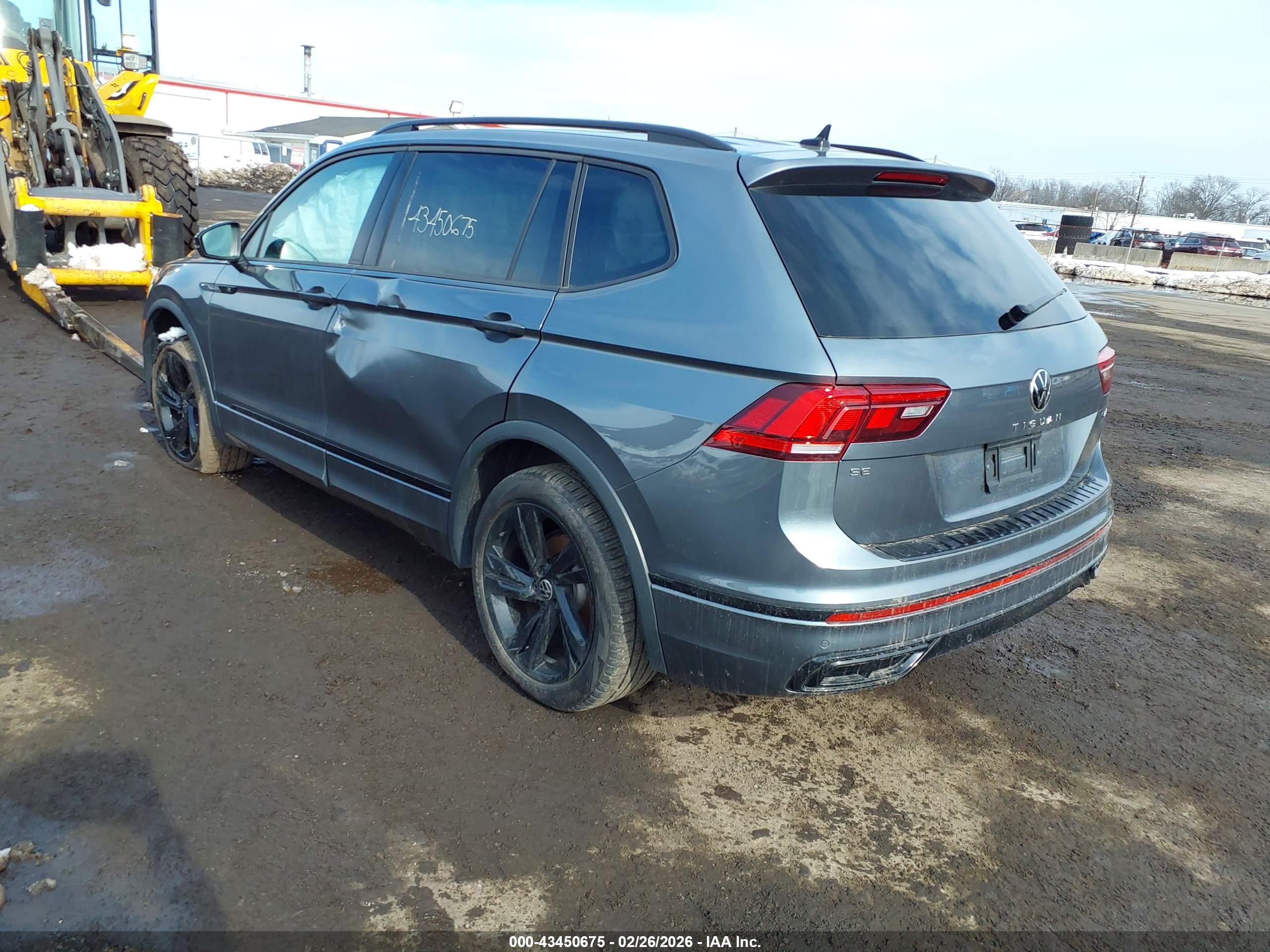 VOLKSWAGEN TIGUAN image 3