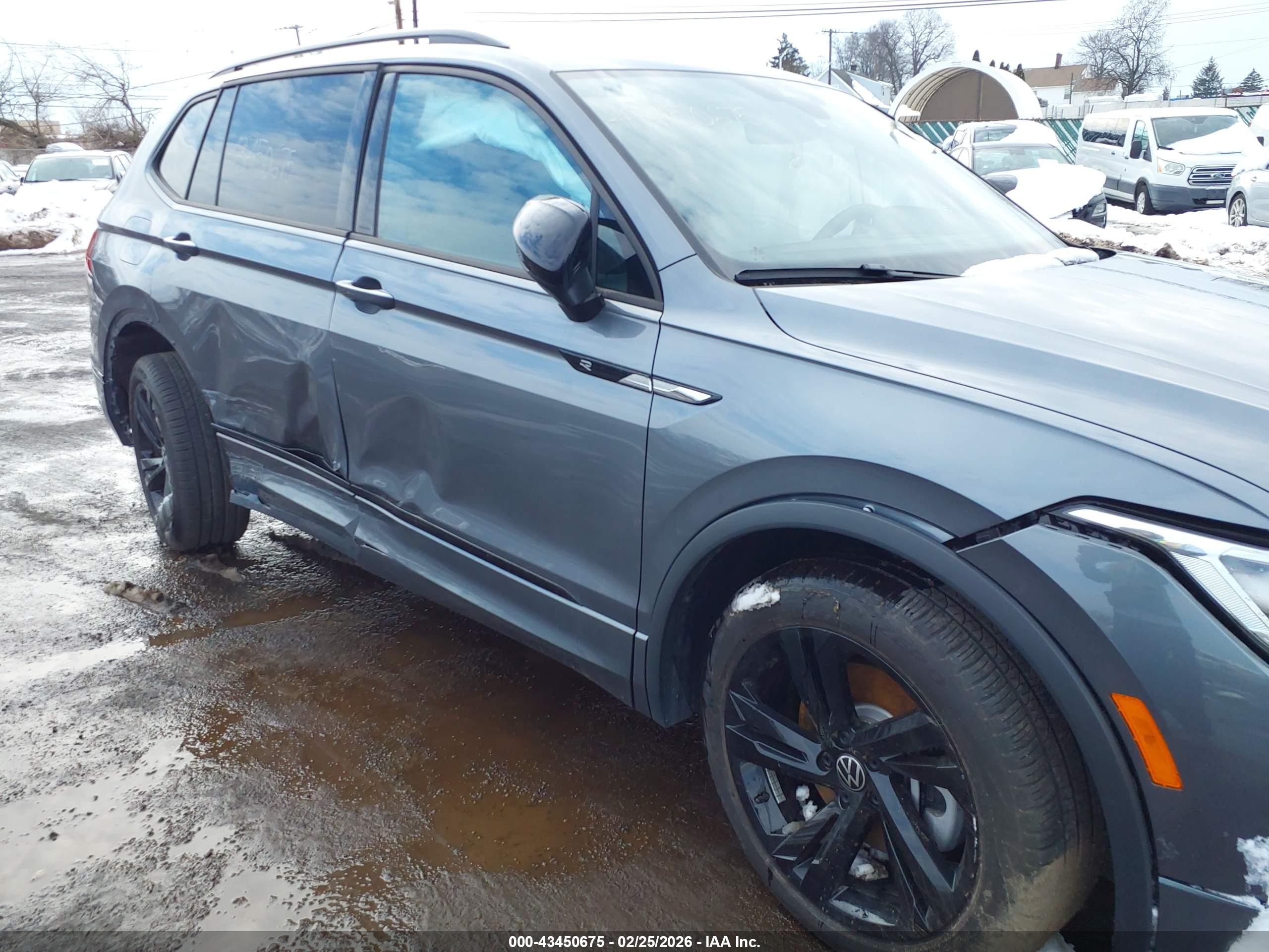 VOLKSWAGEN TIGUAN image 6