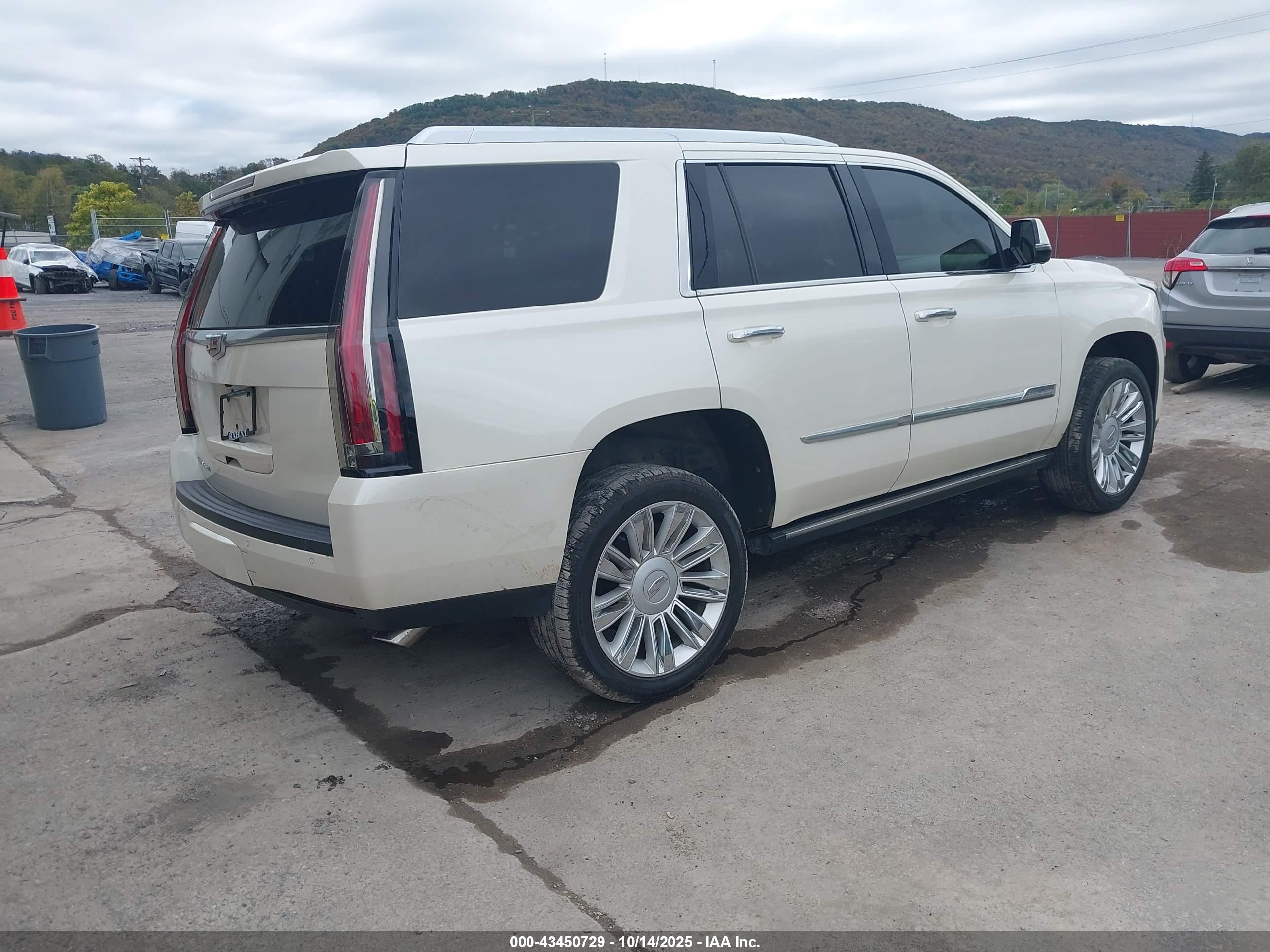 CADILLAC ESCALADE image 4