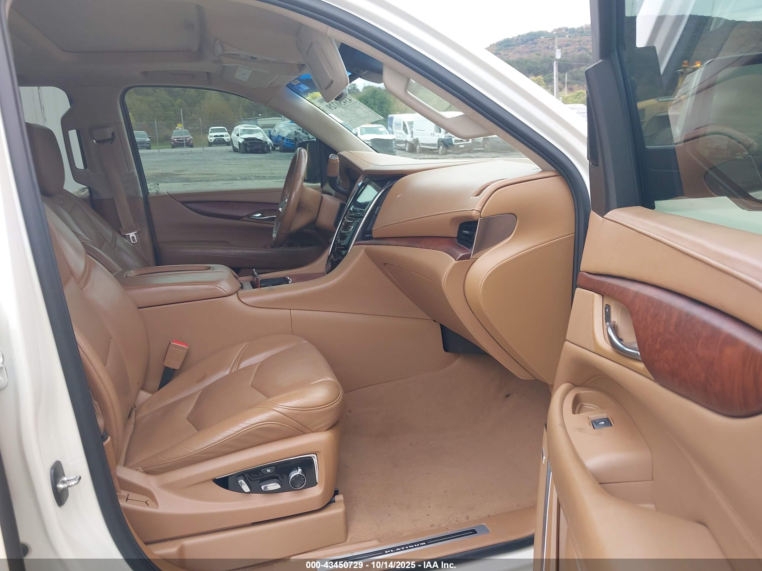 CADILLAC ESCALADE image 5
