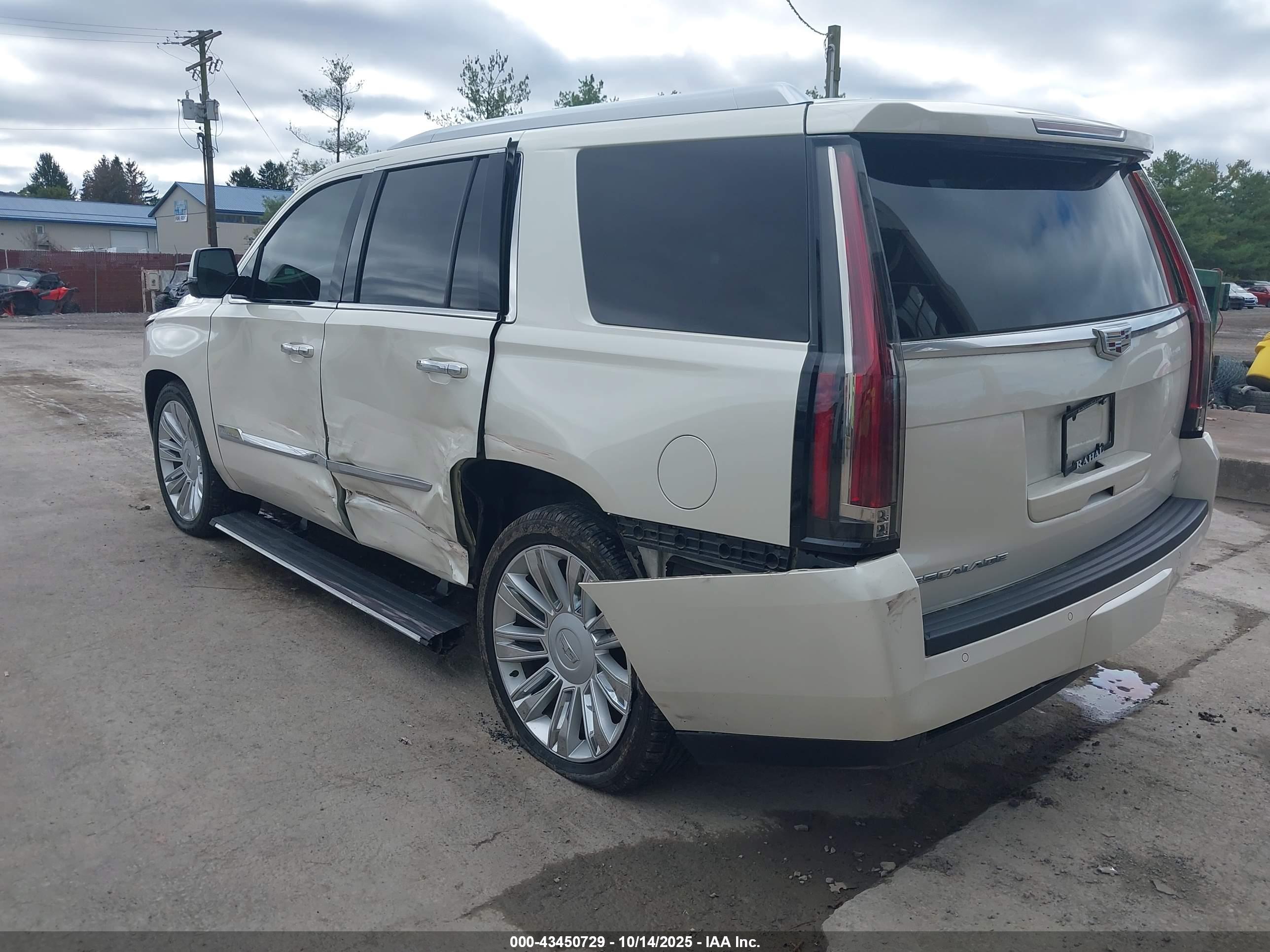 CADILLAC ESCALADE image 6