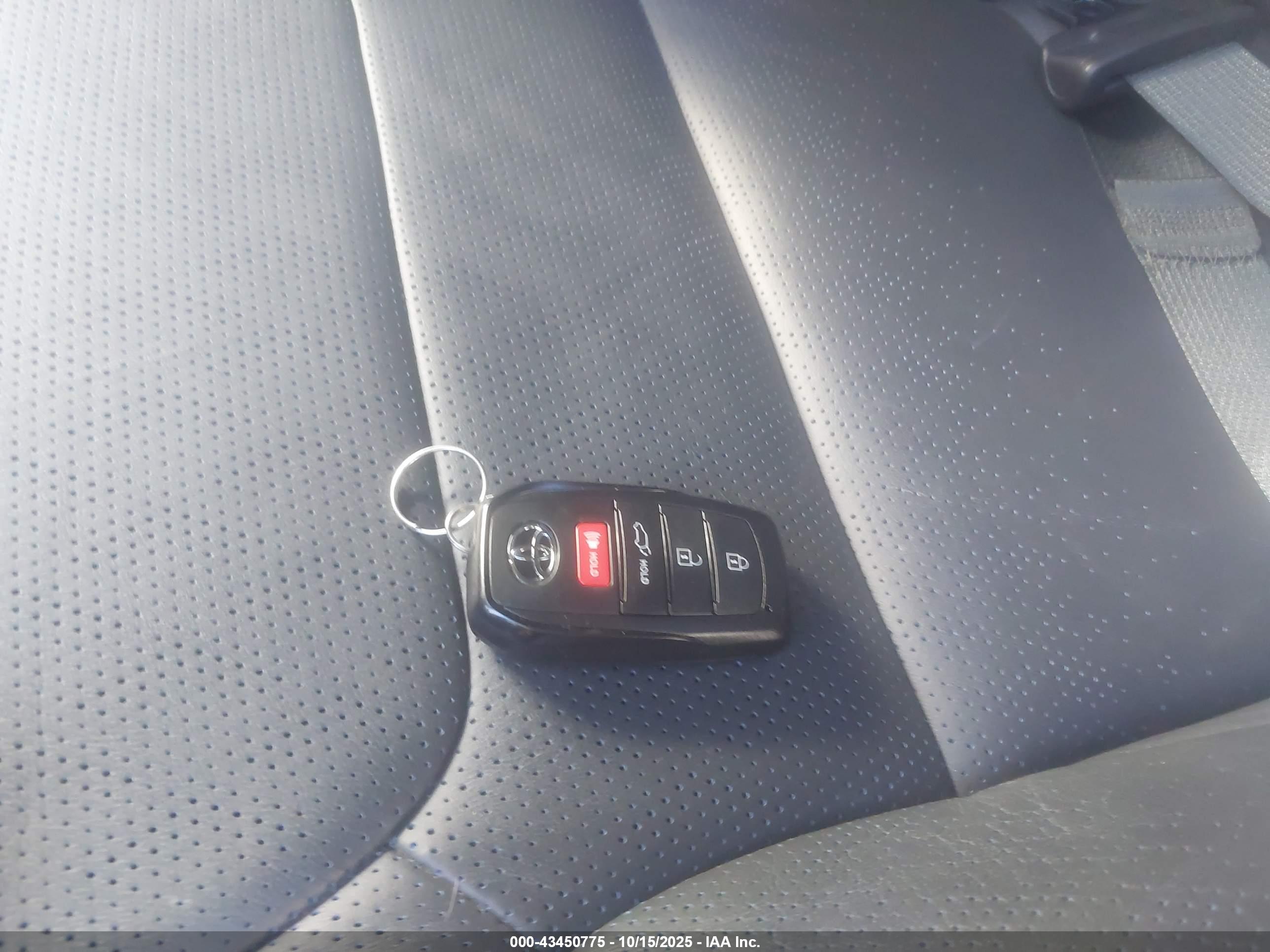 TOYOTA SEQUOIA image 11