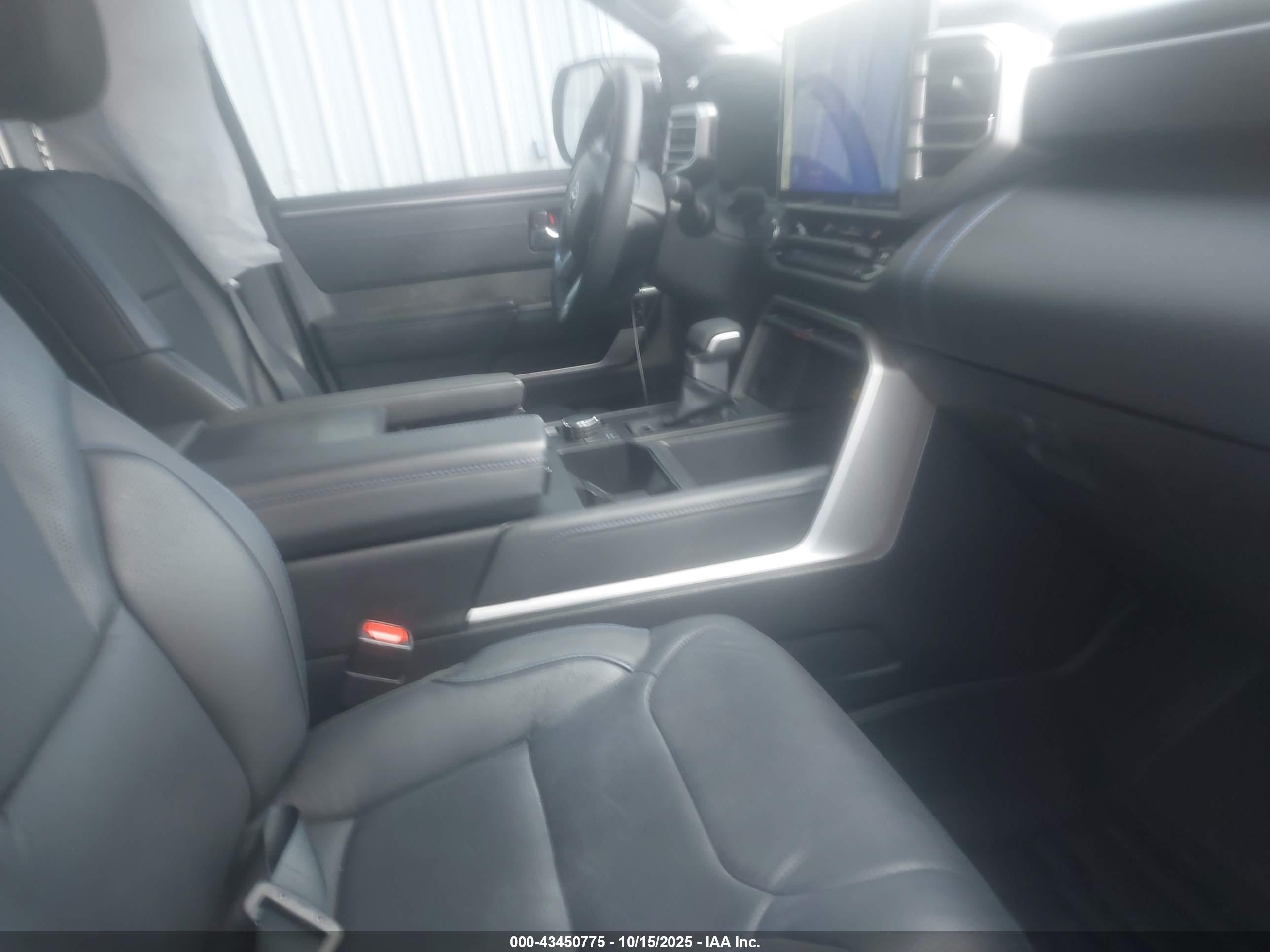TOYOTA SEQUOIA image 5