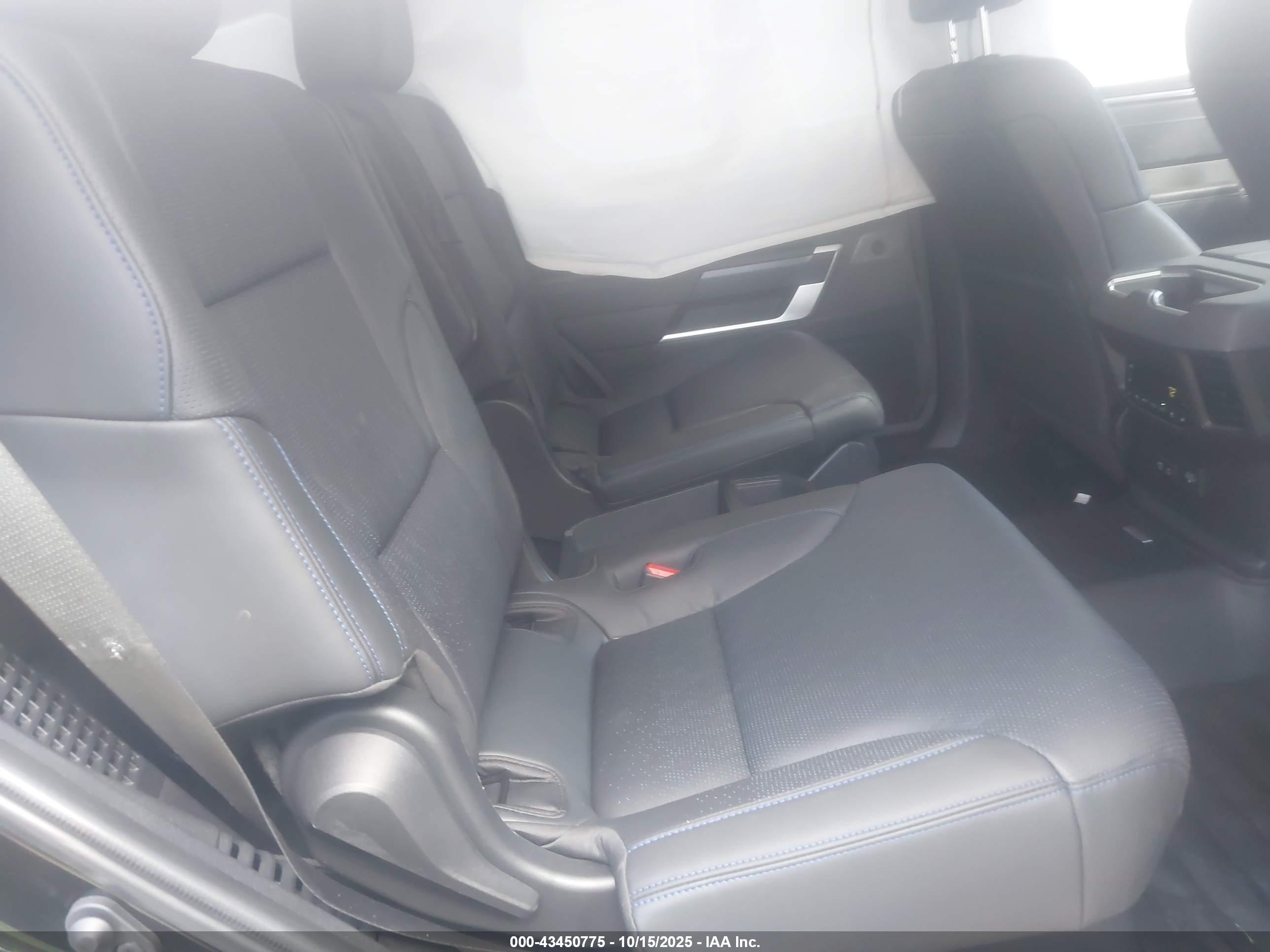 TOYOTA SEQUOIA image 8