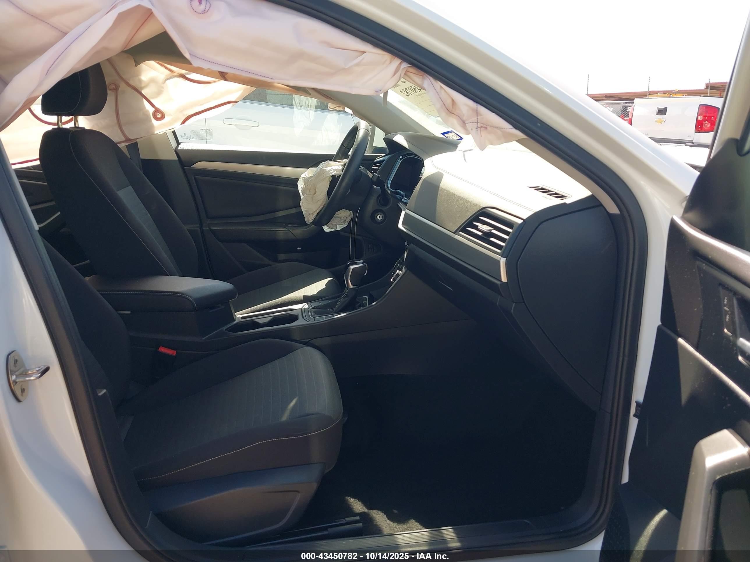 VOLKSWAGEN JETTA image 5
