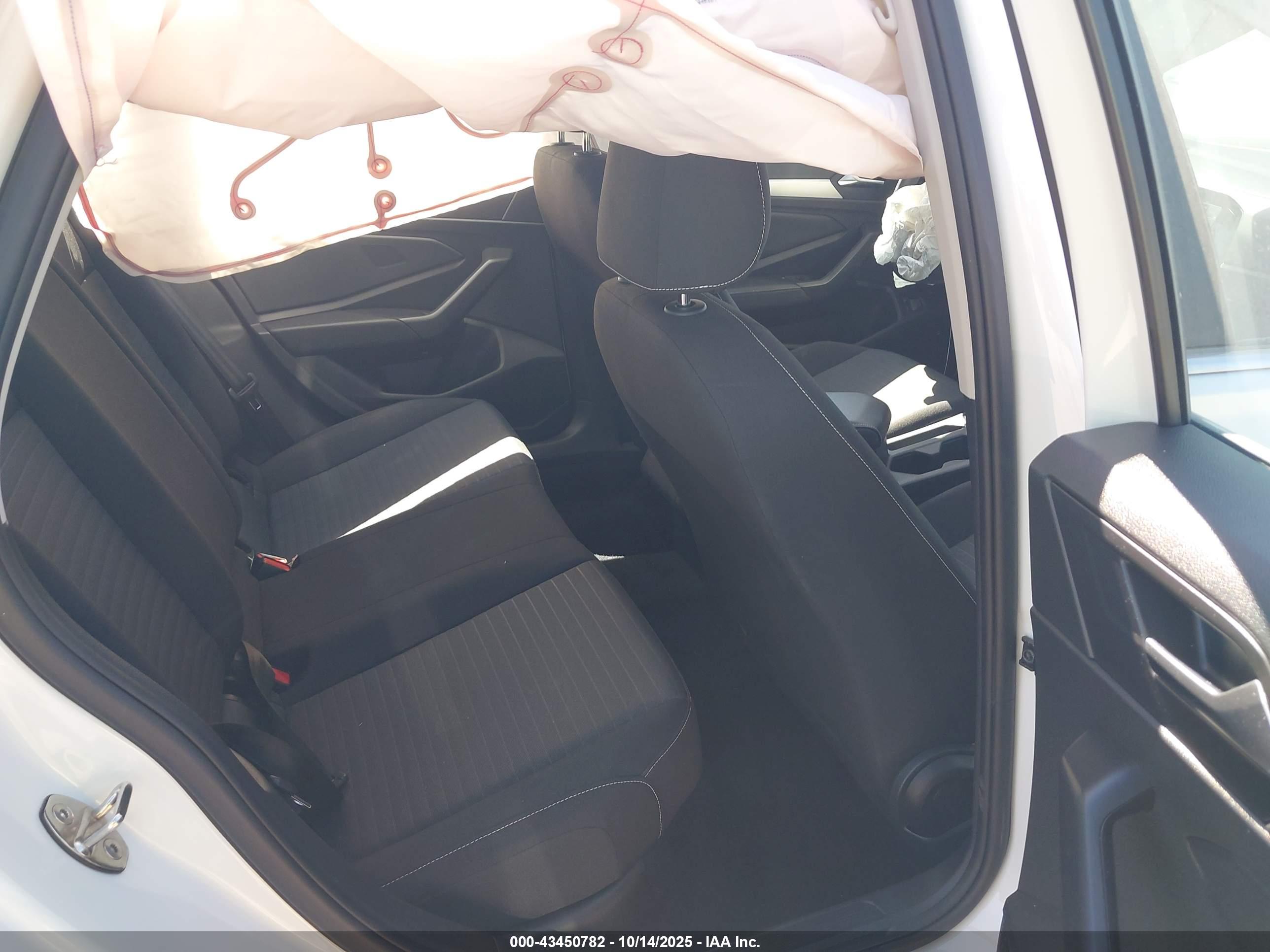 VOLKSWAGEN JETTA image 8
