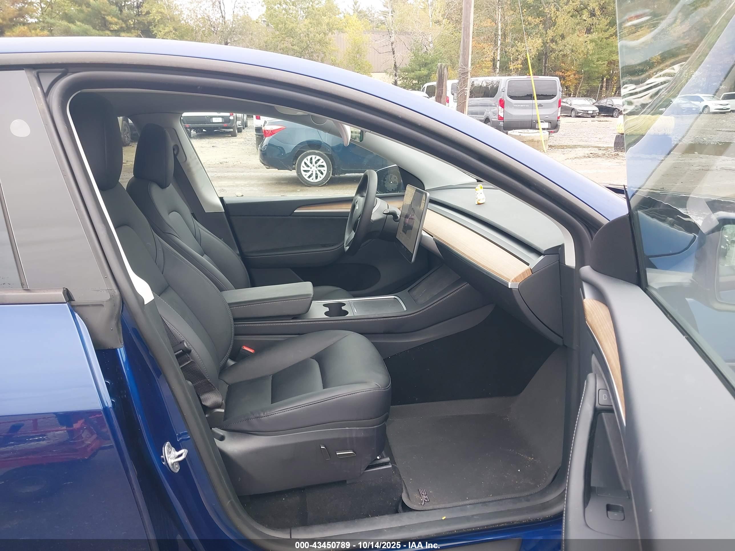 TESLA MODEL image 5