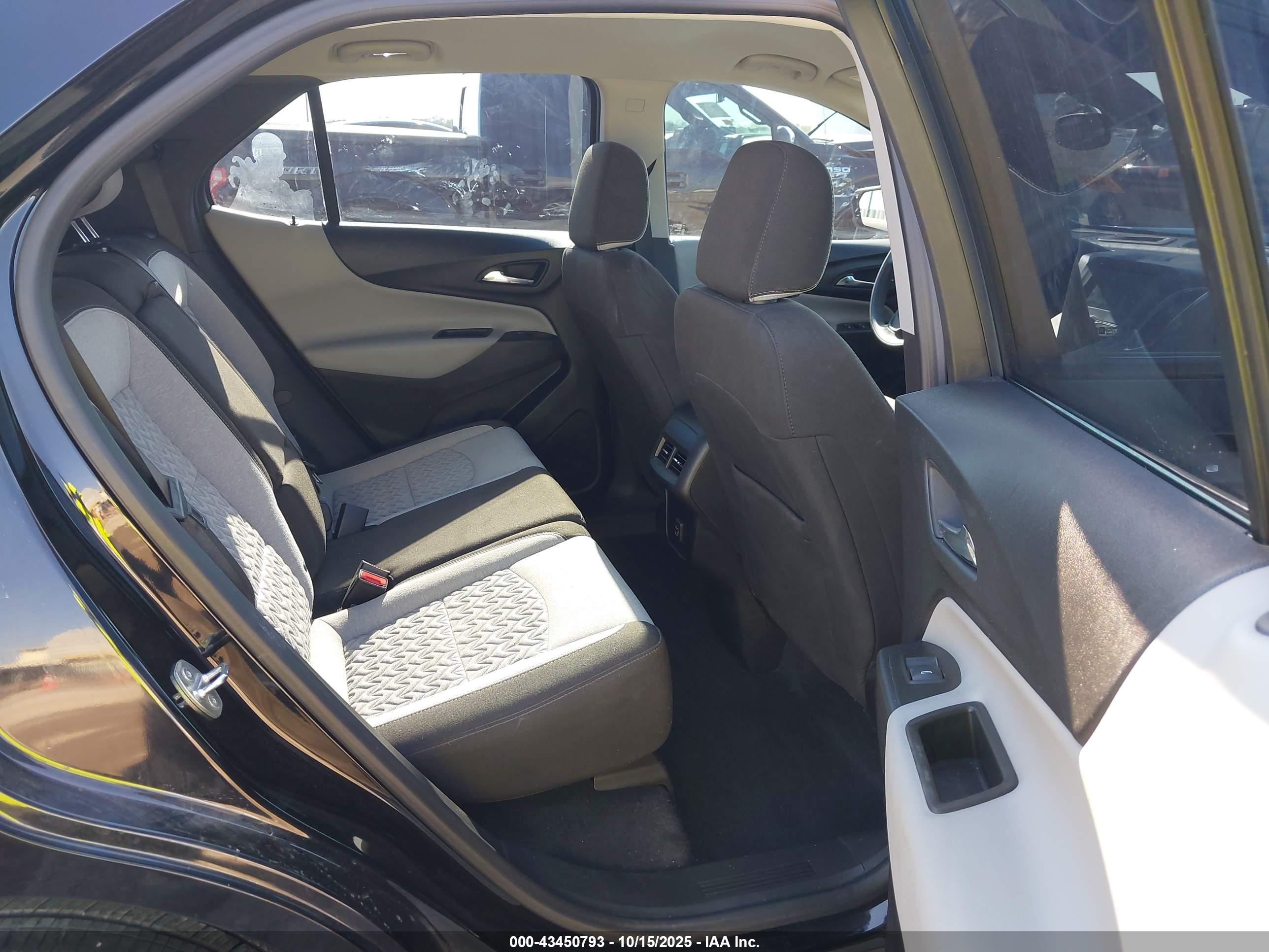 CHEVROLET EQUINOX image 8