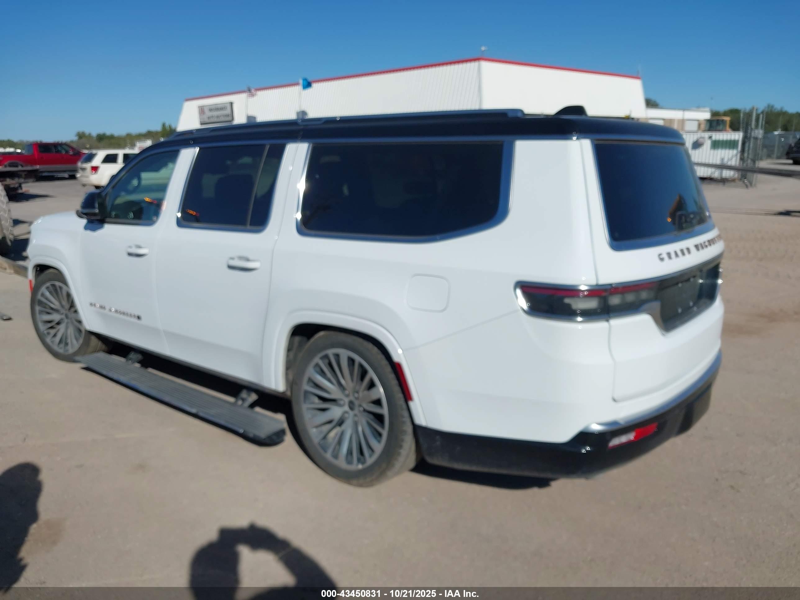 JEEP GRAND image 3