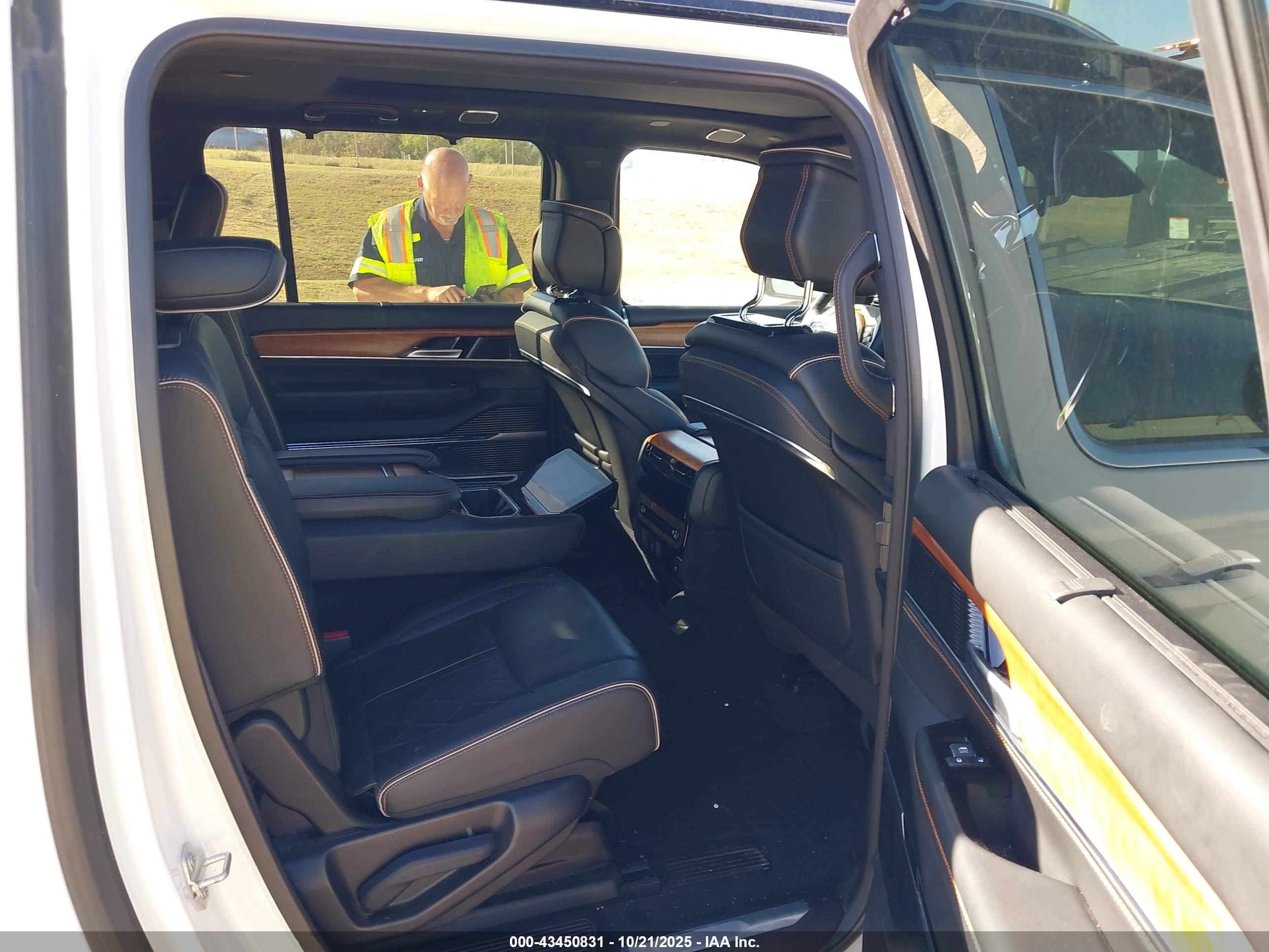 JEEP GRAND image 8