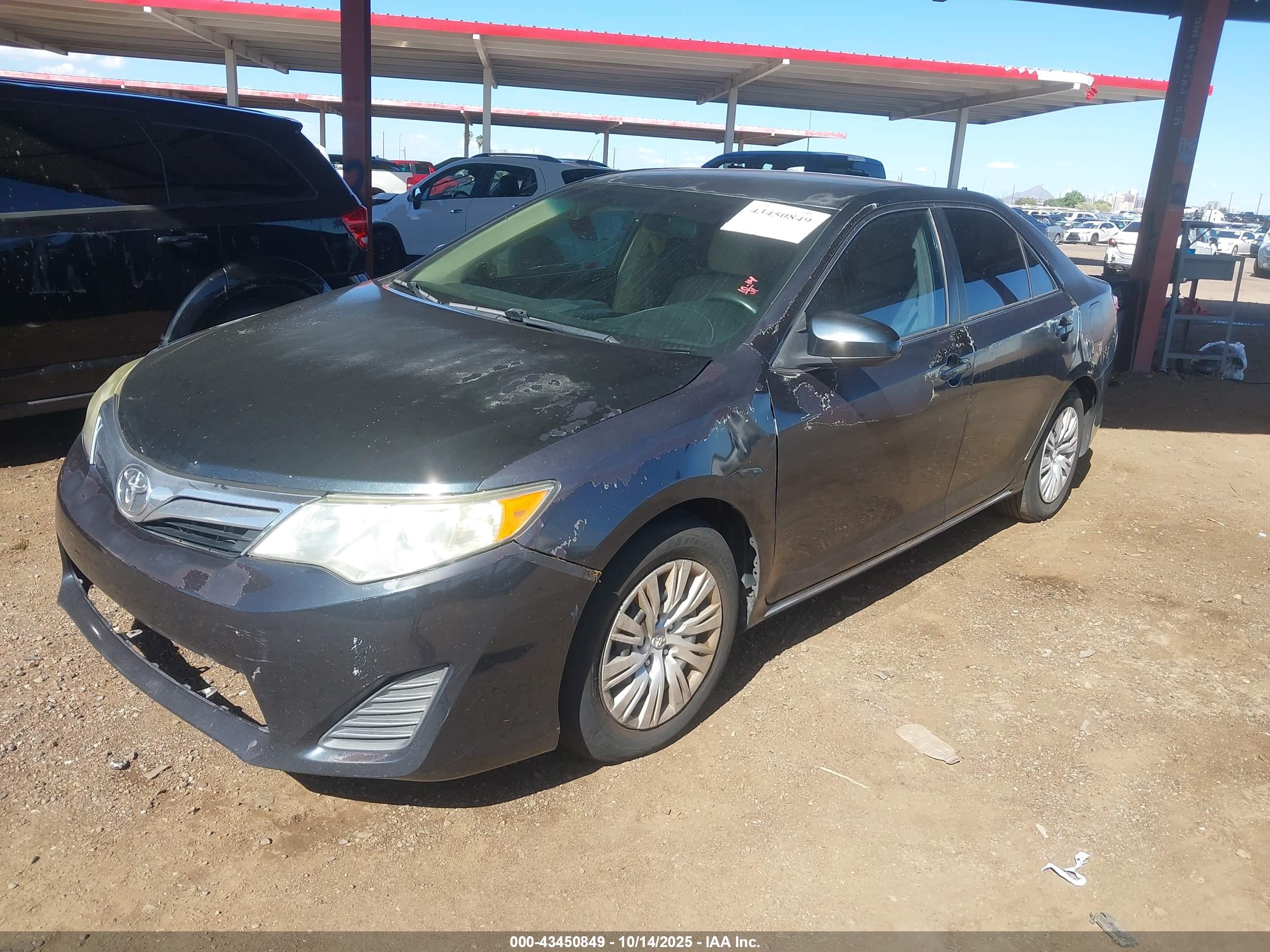 TOYOTA CAMRY image 2