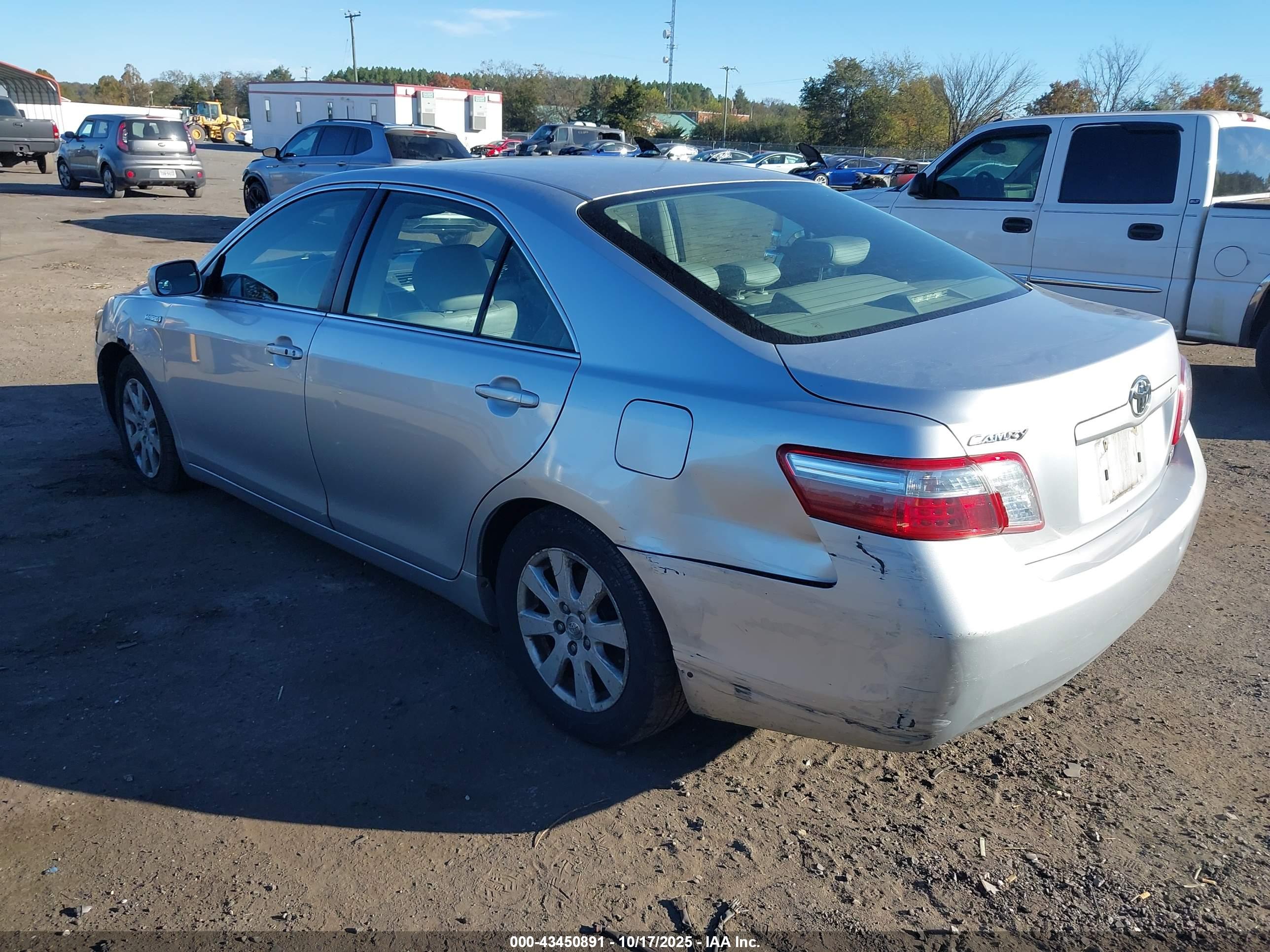 TOYOTA CAMRY image 3