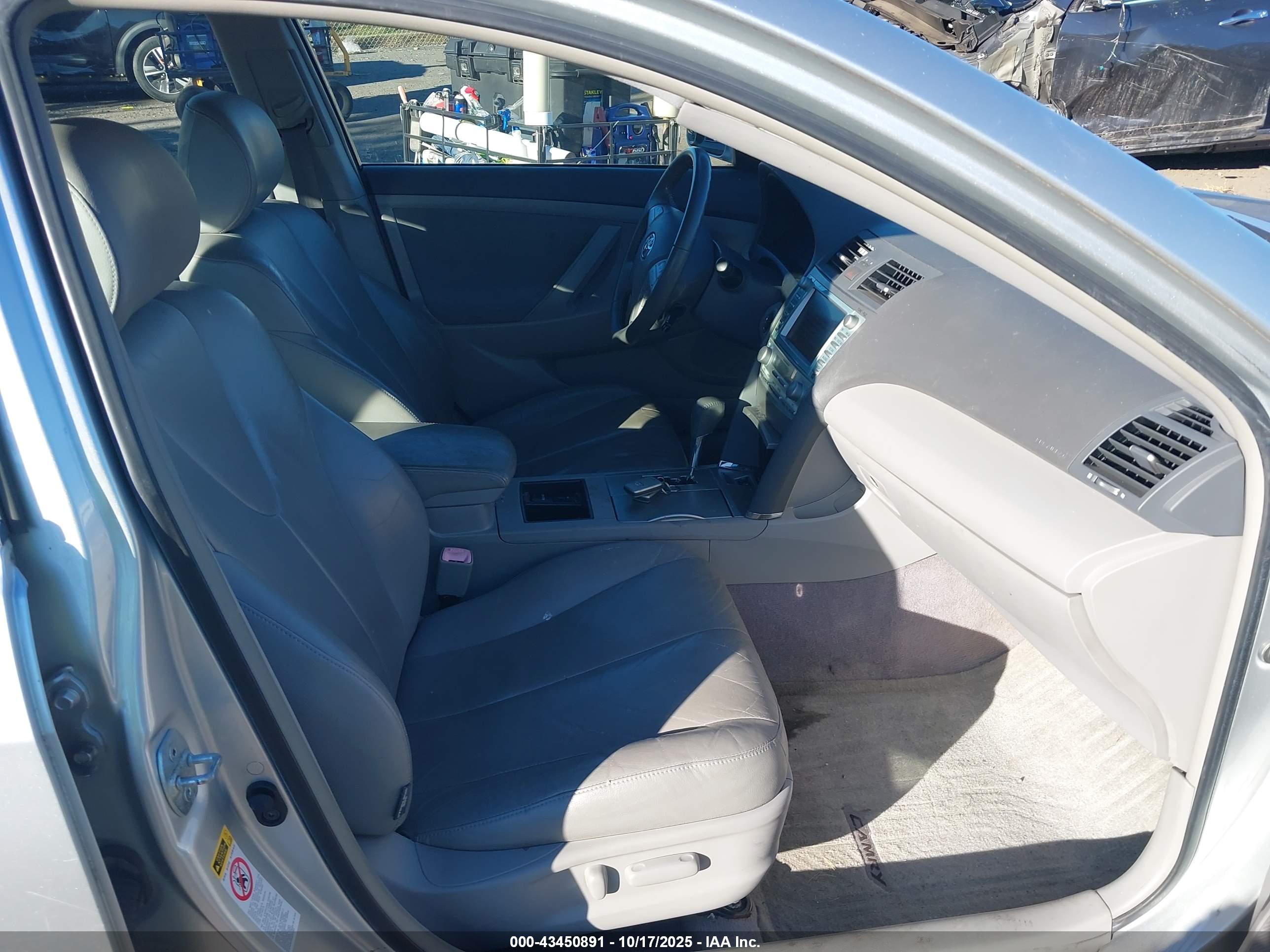 TOYOTA CAMRY image 5