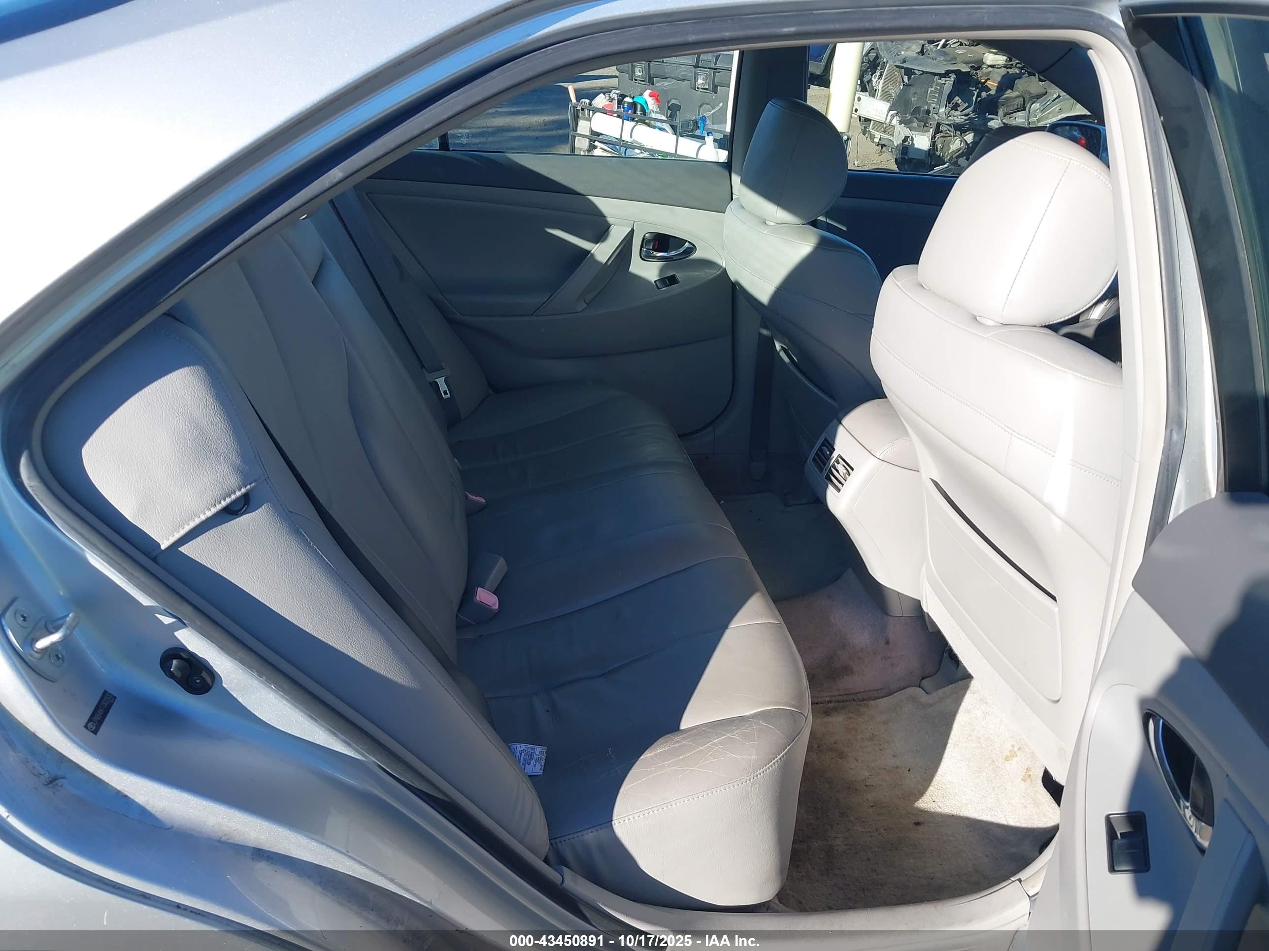 TOYOTA CAMRY image 8