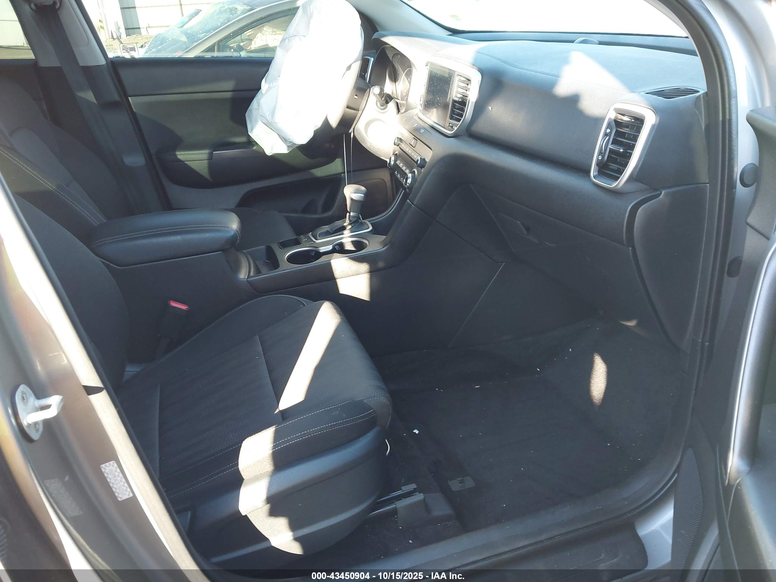 KIA SPORTAGE image 5