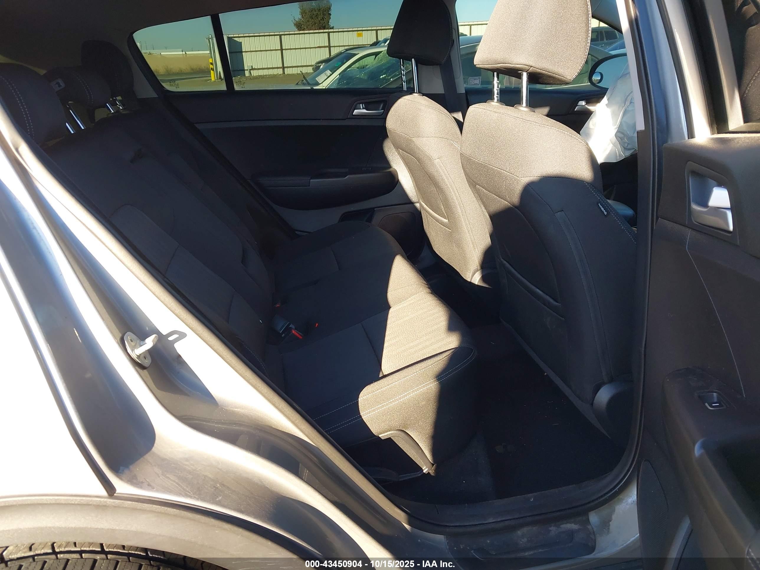 KIA SPORTAGE image 8