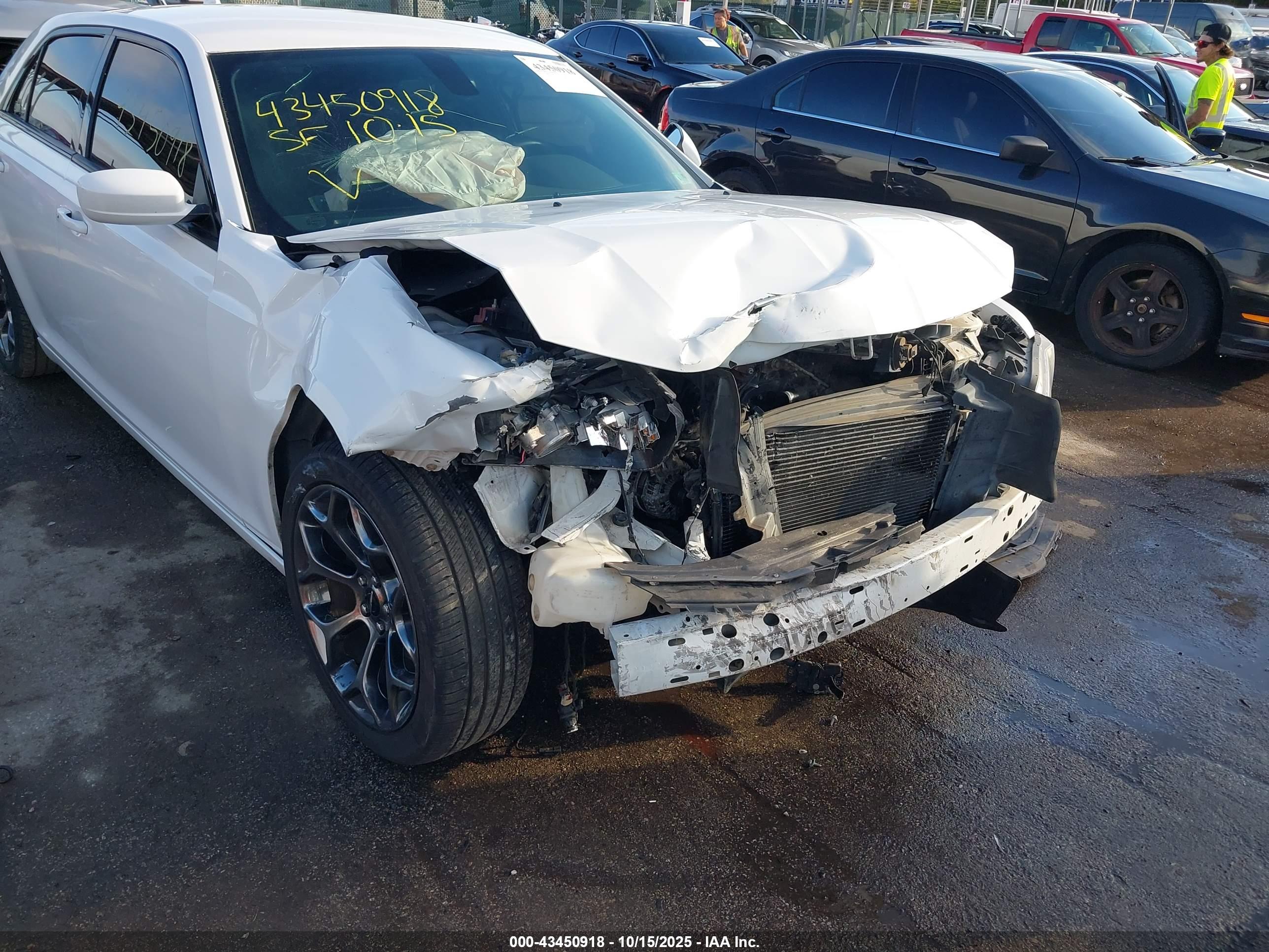 CHRYSLER 300 image 6