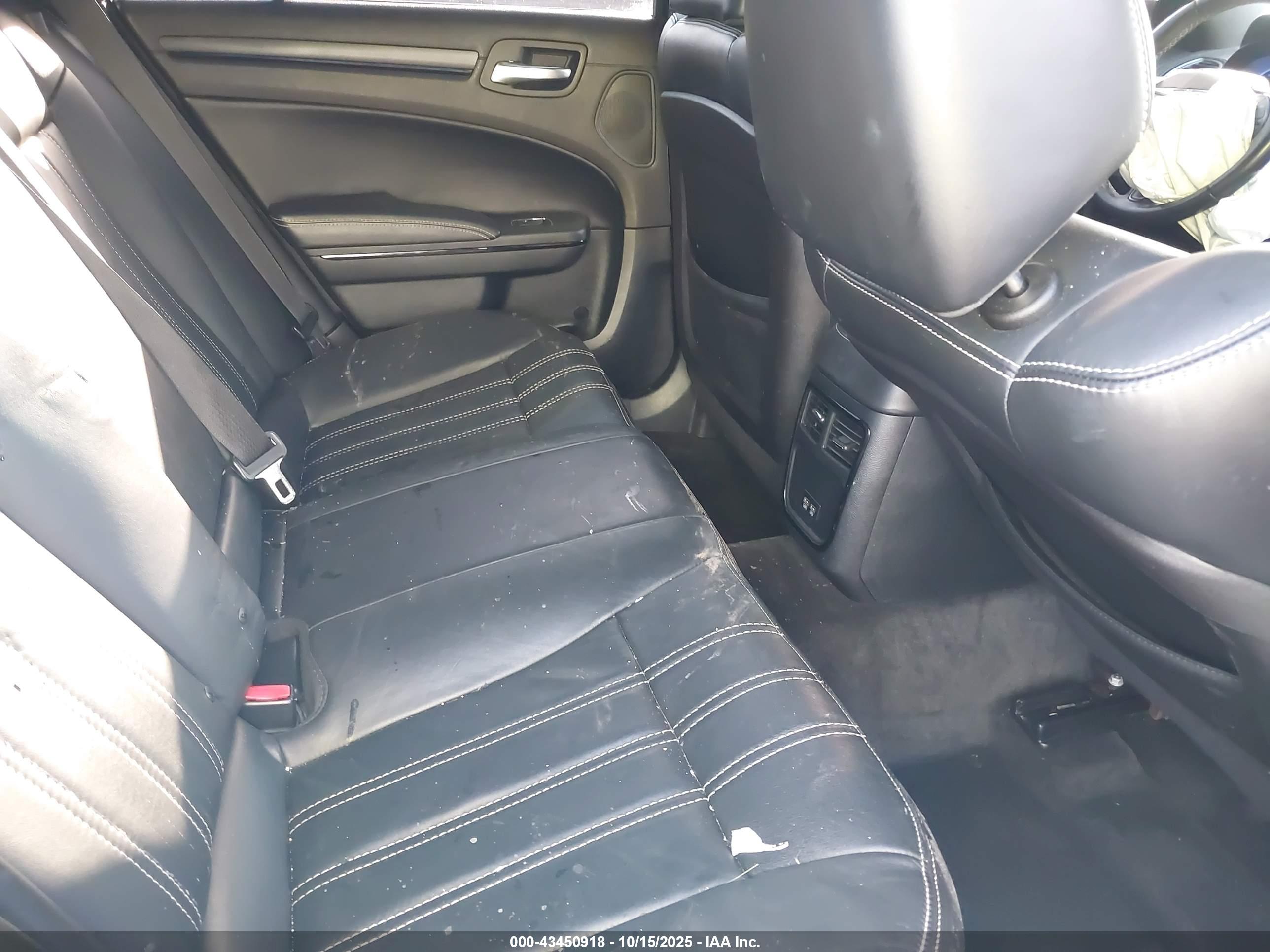 CHRYSLER 300 image 8