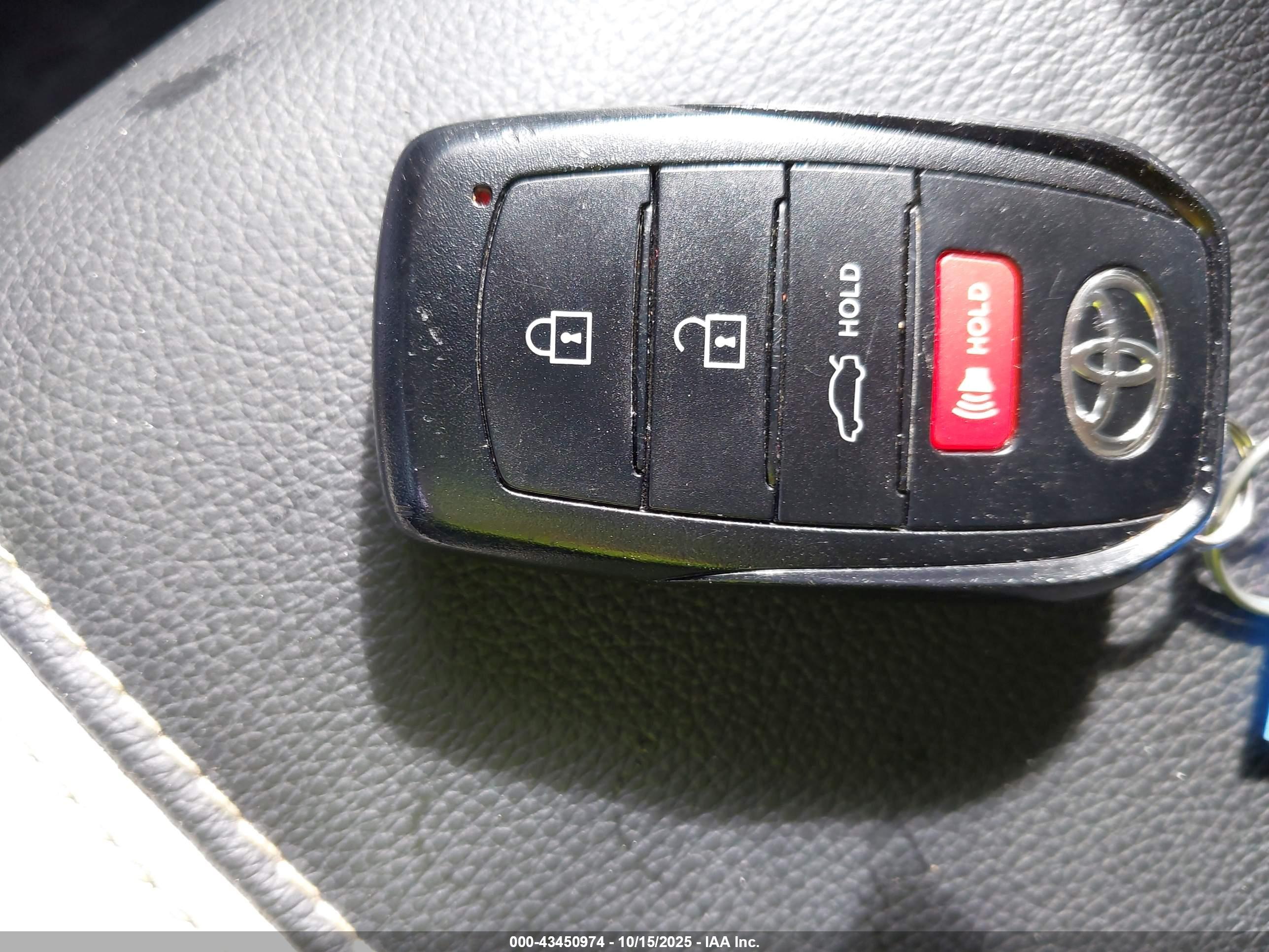 TOYOTA CAMRY image 11