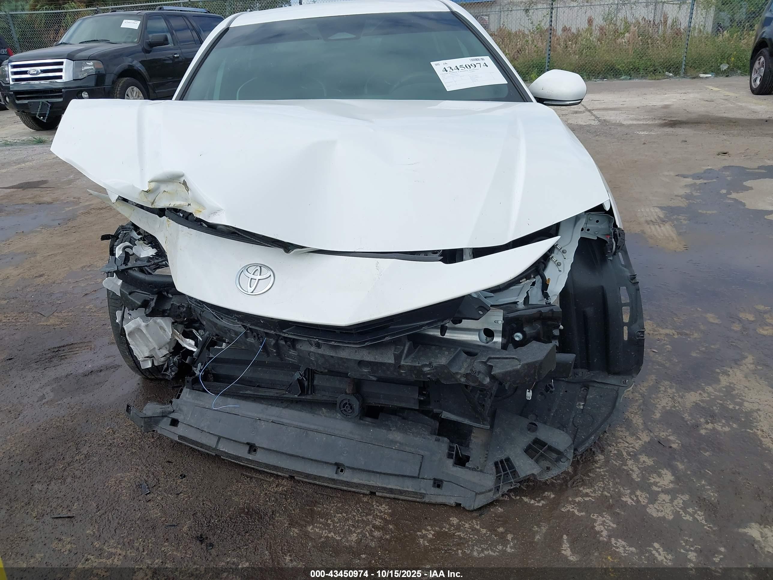 TOYOTA CAMRY image 6