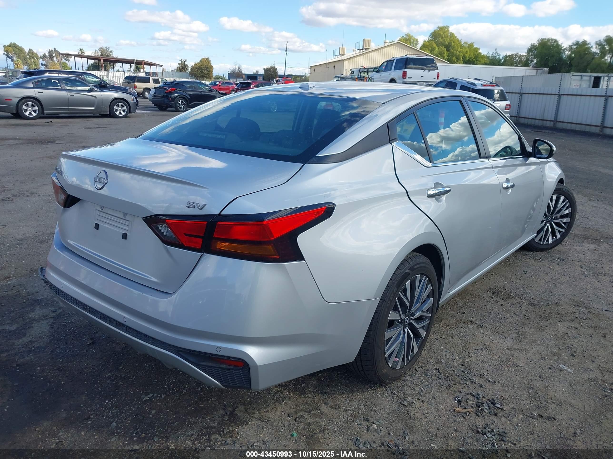 NISSAN ALTIMA image 4