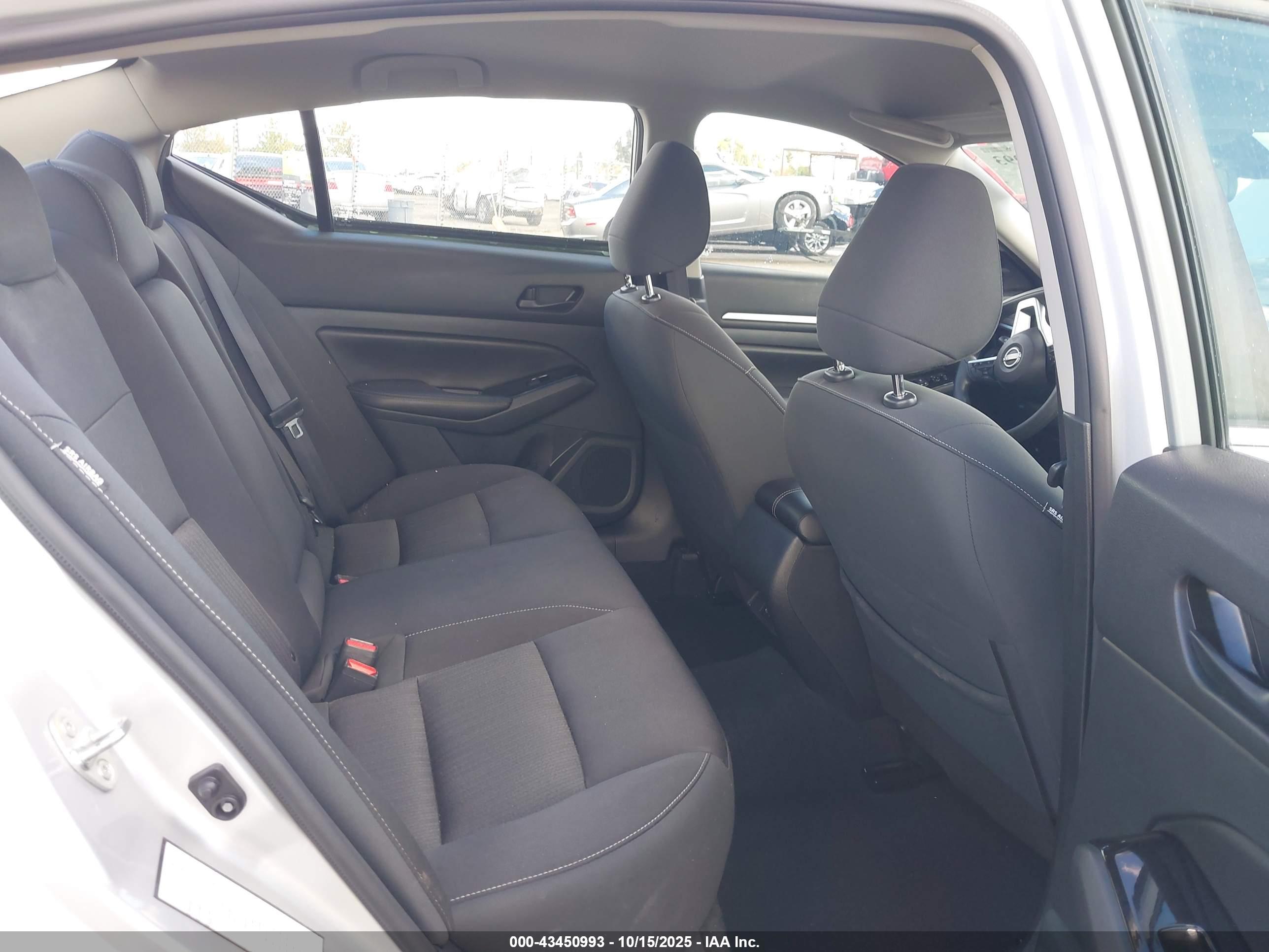 NISSAN ALTIMA image 8