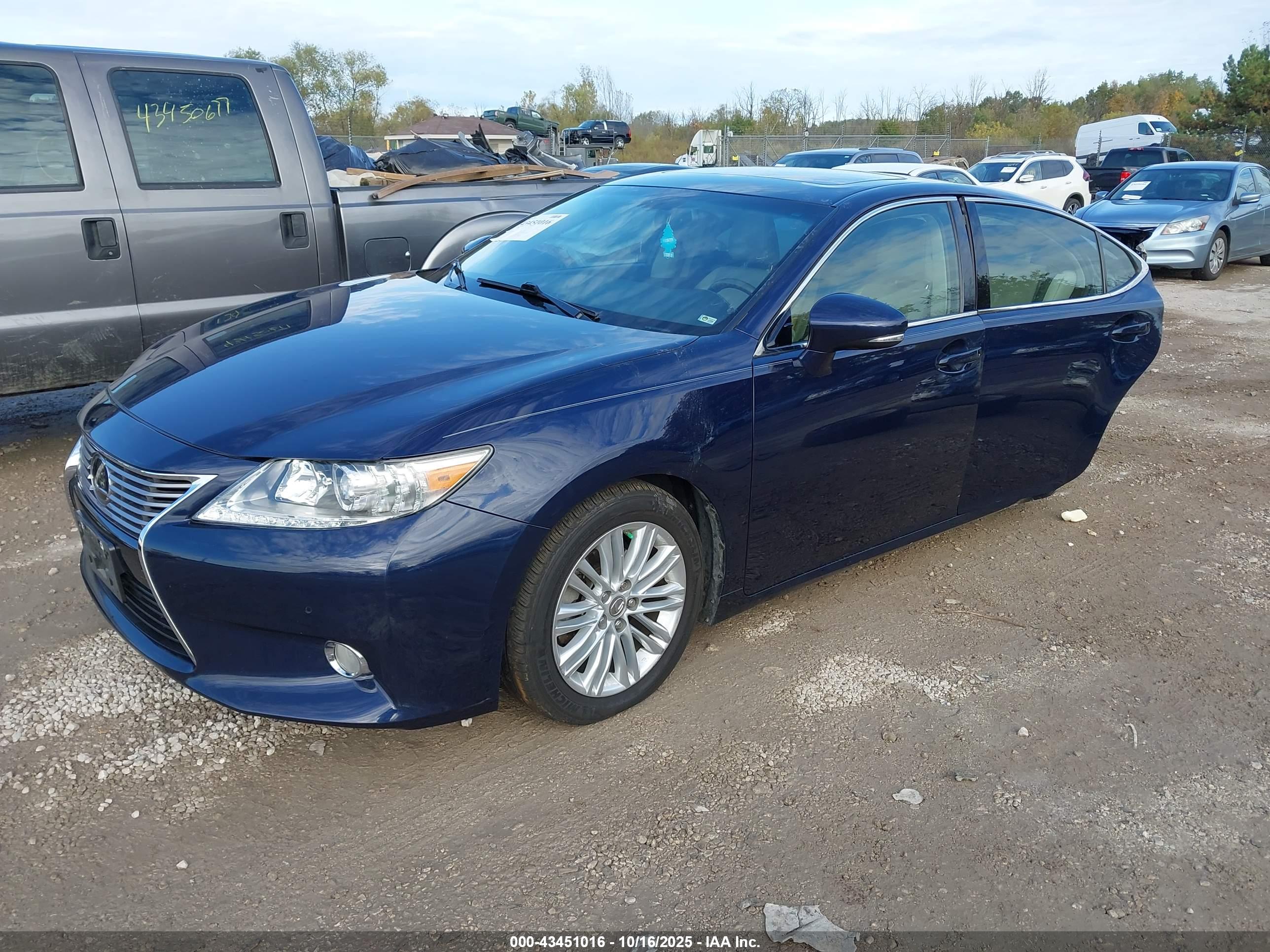 LEXUS ES image 2