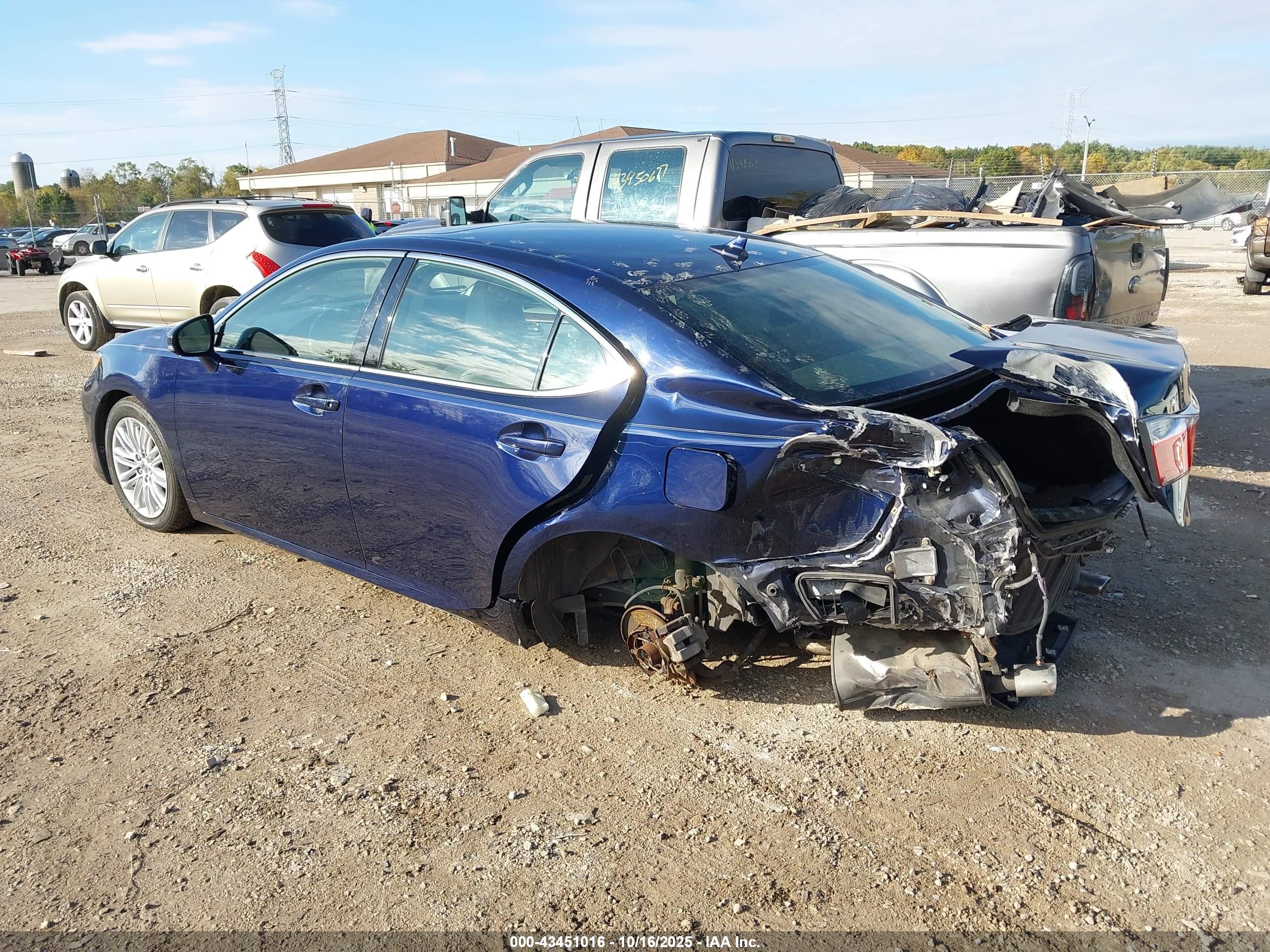 LEXUS ES image 3