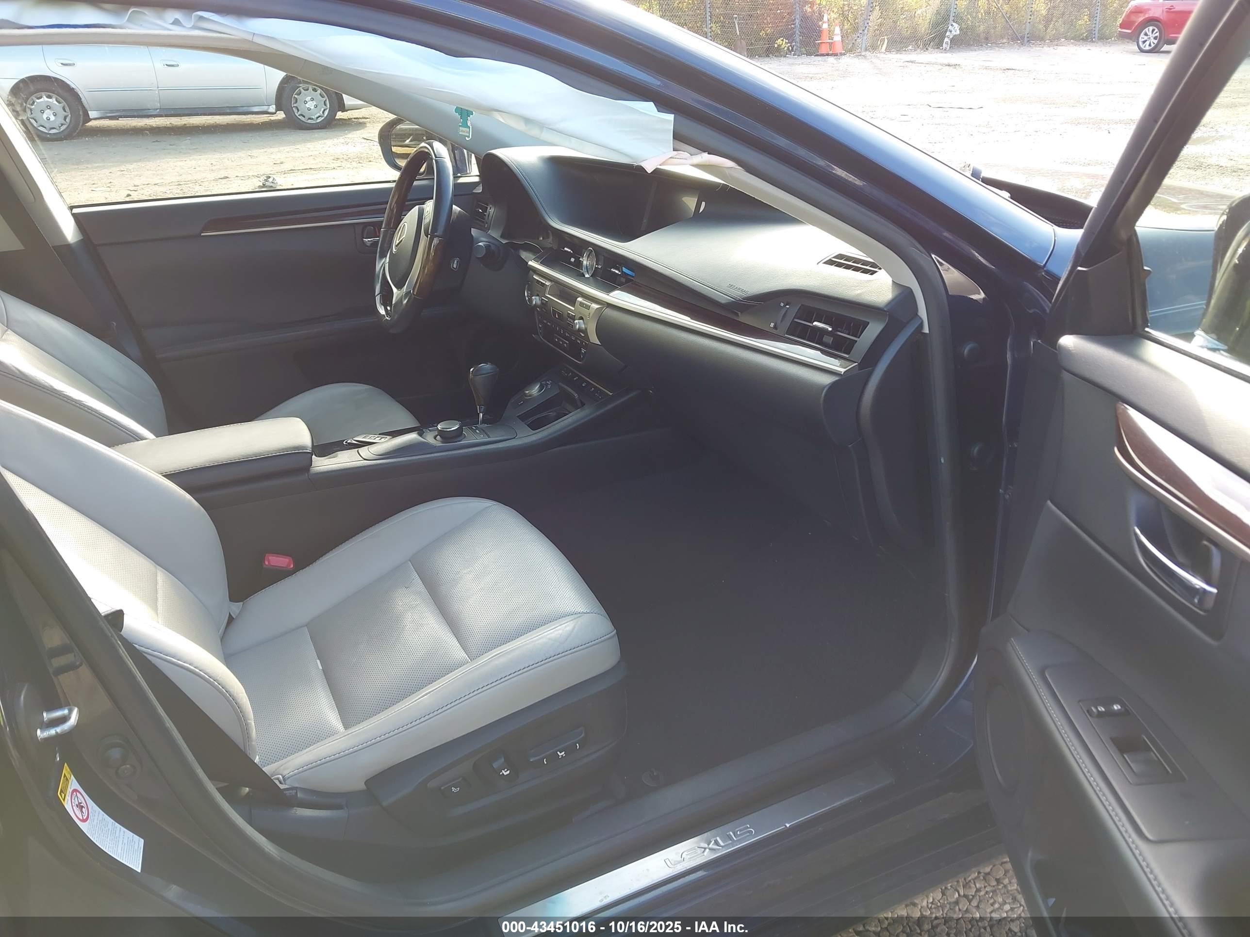 LEXUS ES image 5