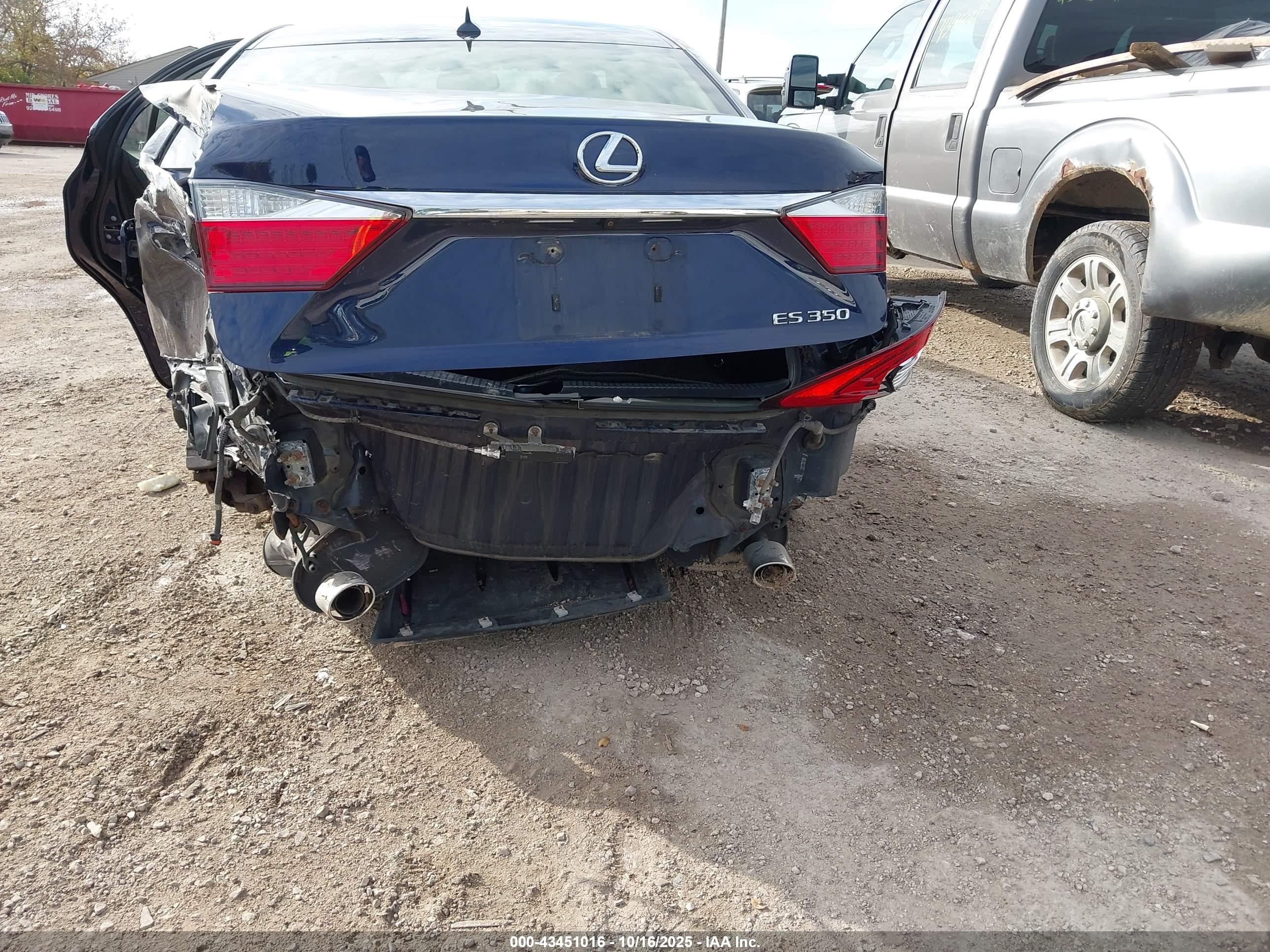 LEXUS ES image 6