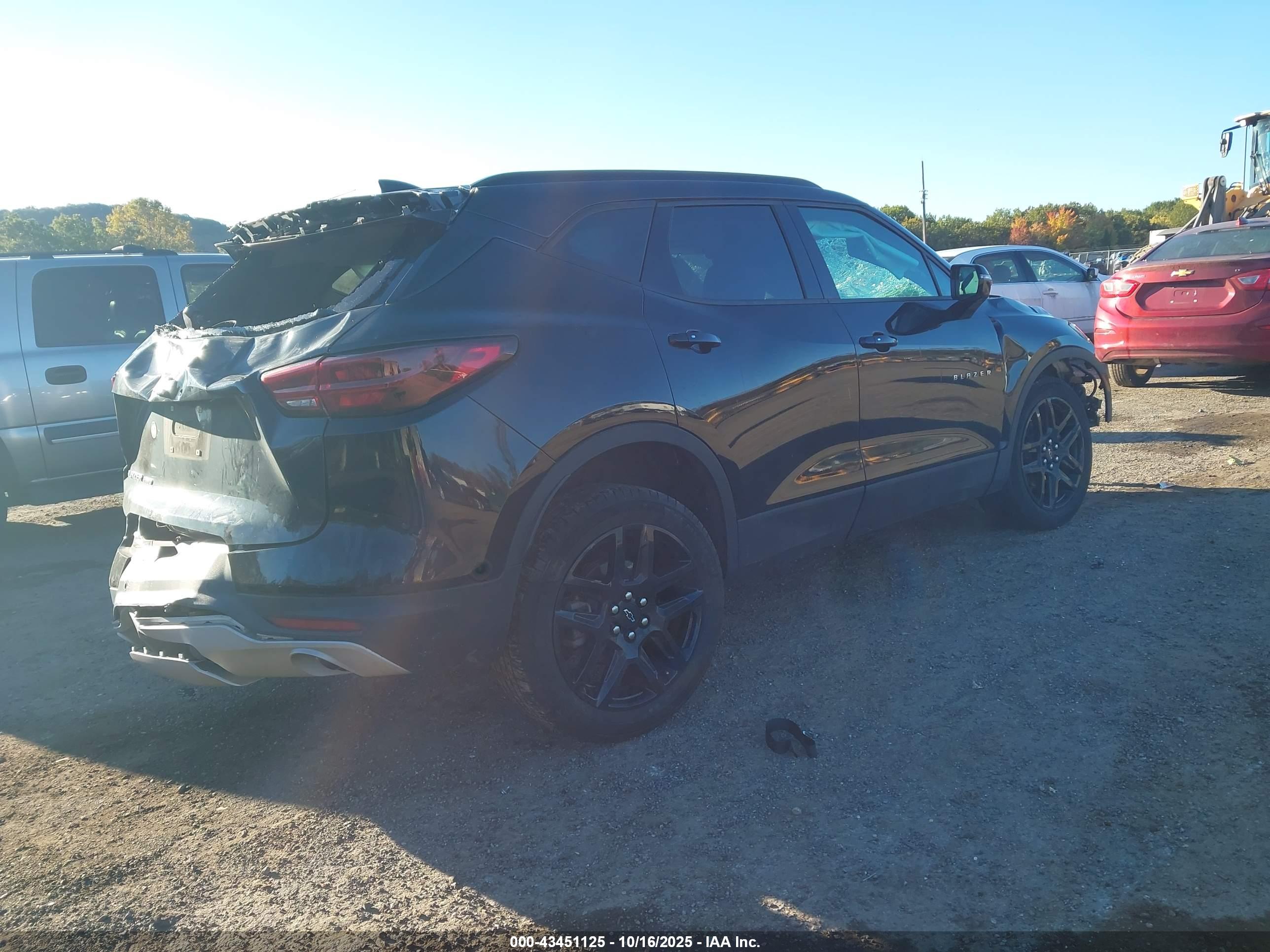 CHEVROLET BLAZER image 4