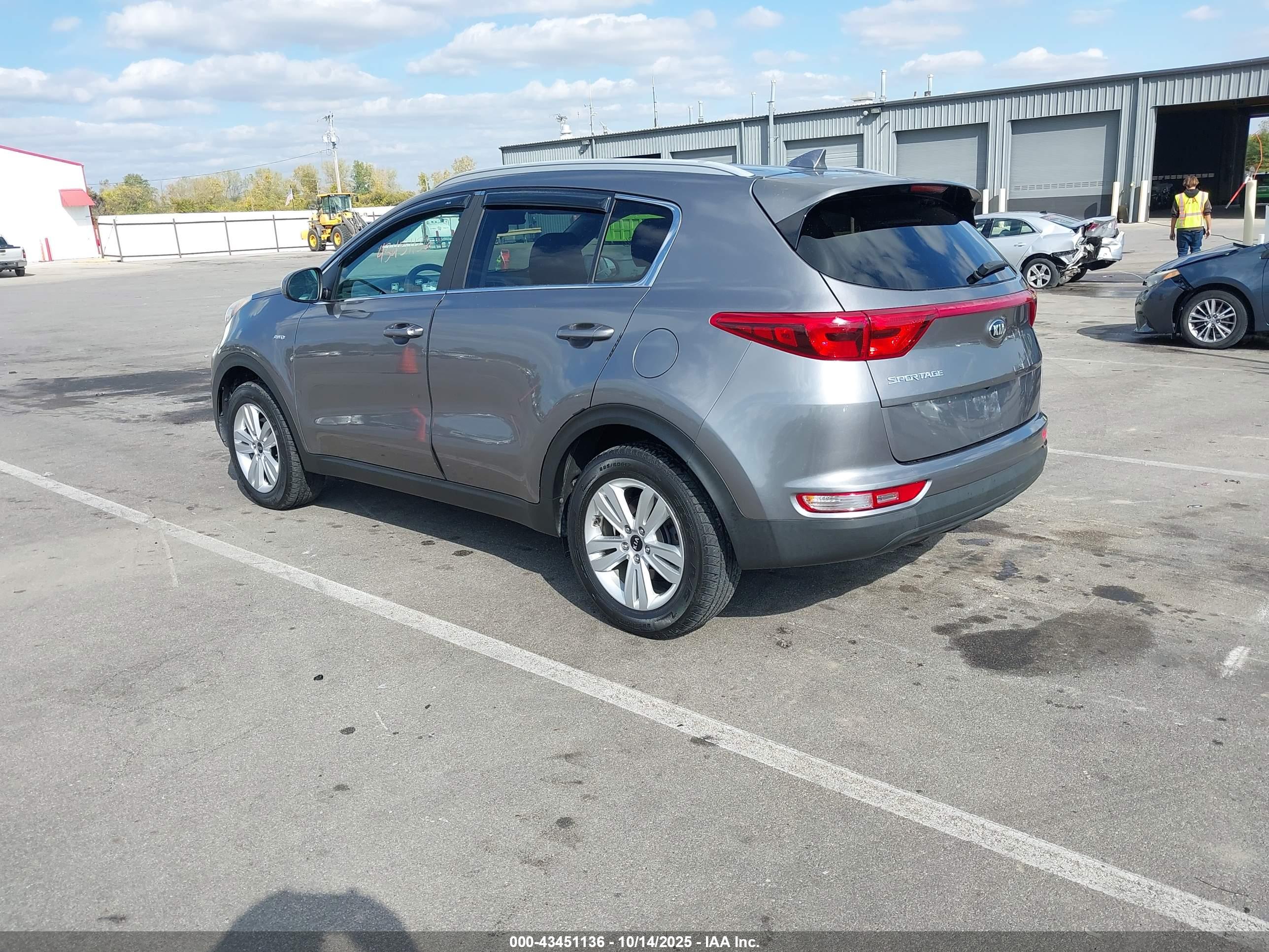 KIA SPORTAGE image 3