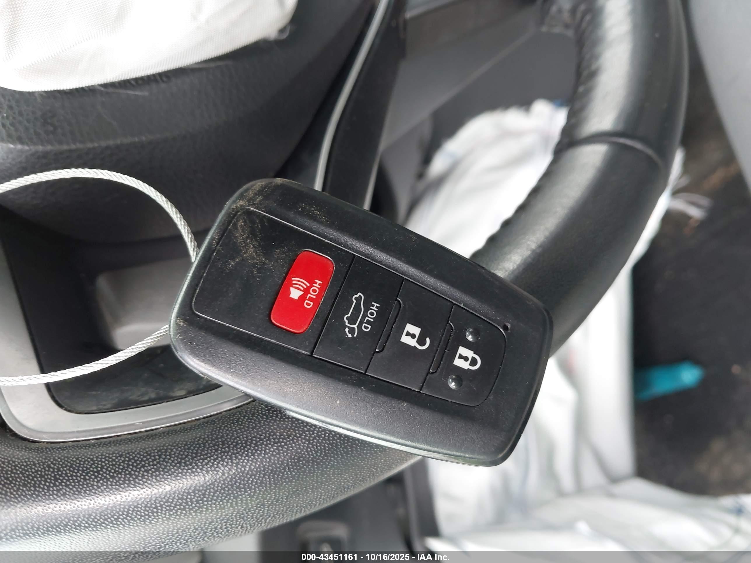 TOYOTA RAV4 image 11