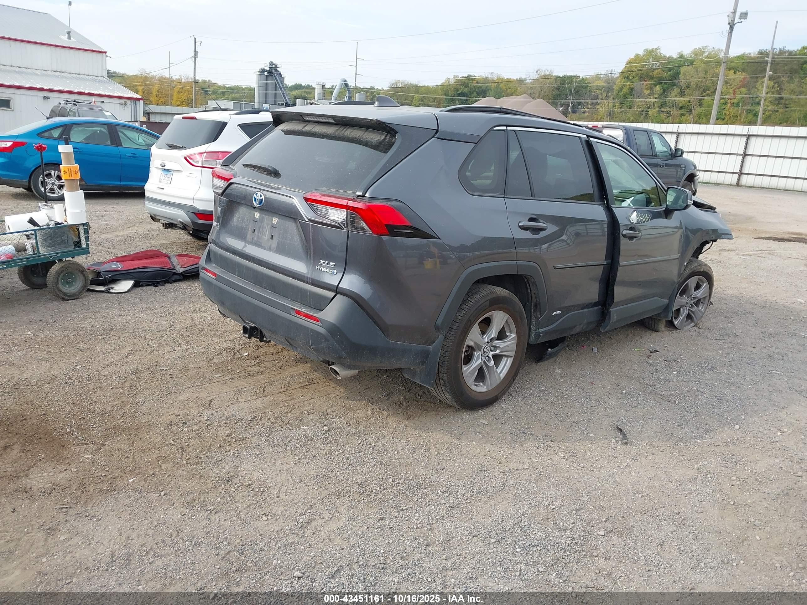 TOYOTA RAV4 image 4