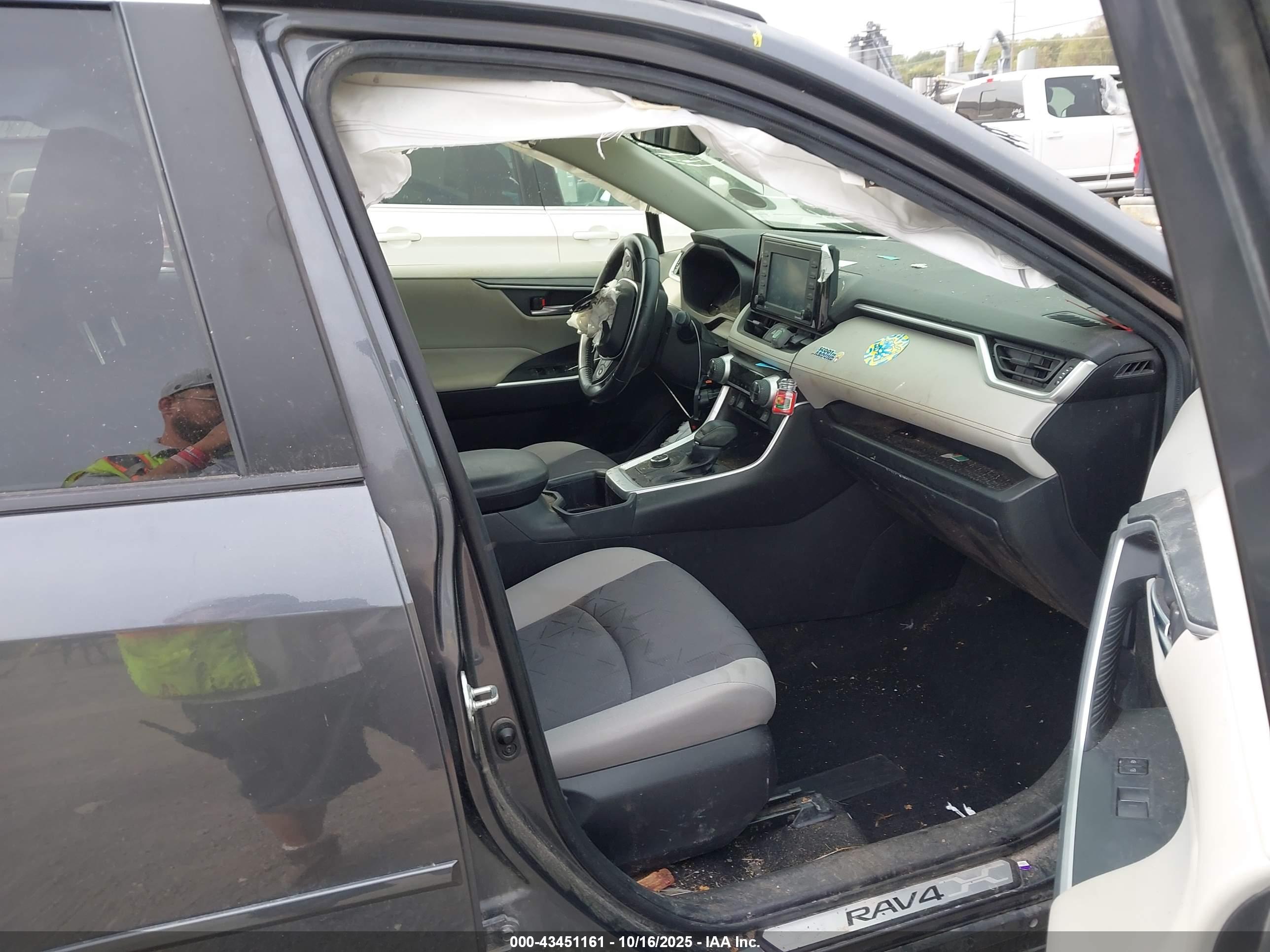 TOYOTA RAV4 image 5
