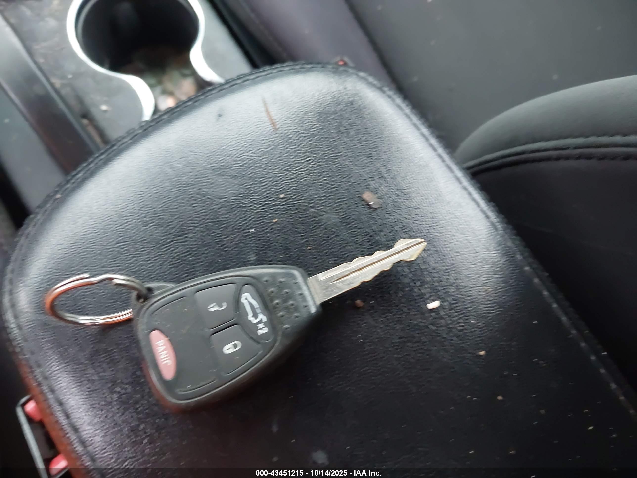 CHRYSLER 200 image 11