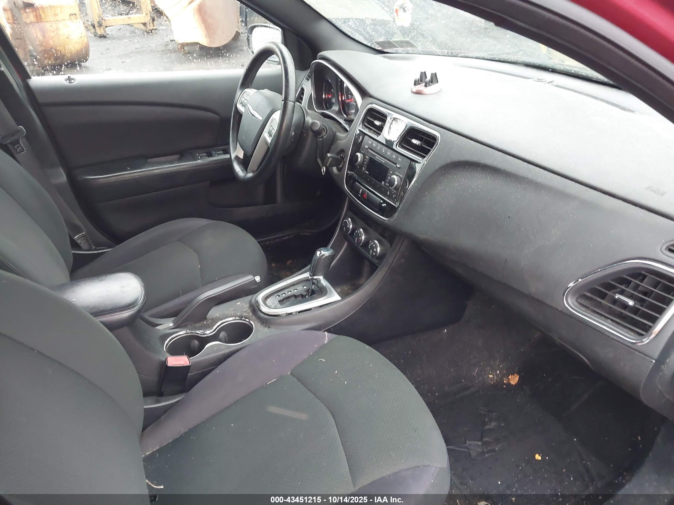 CHRYSLER 200 image 5