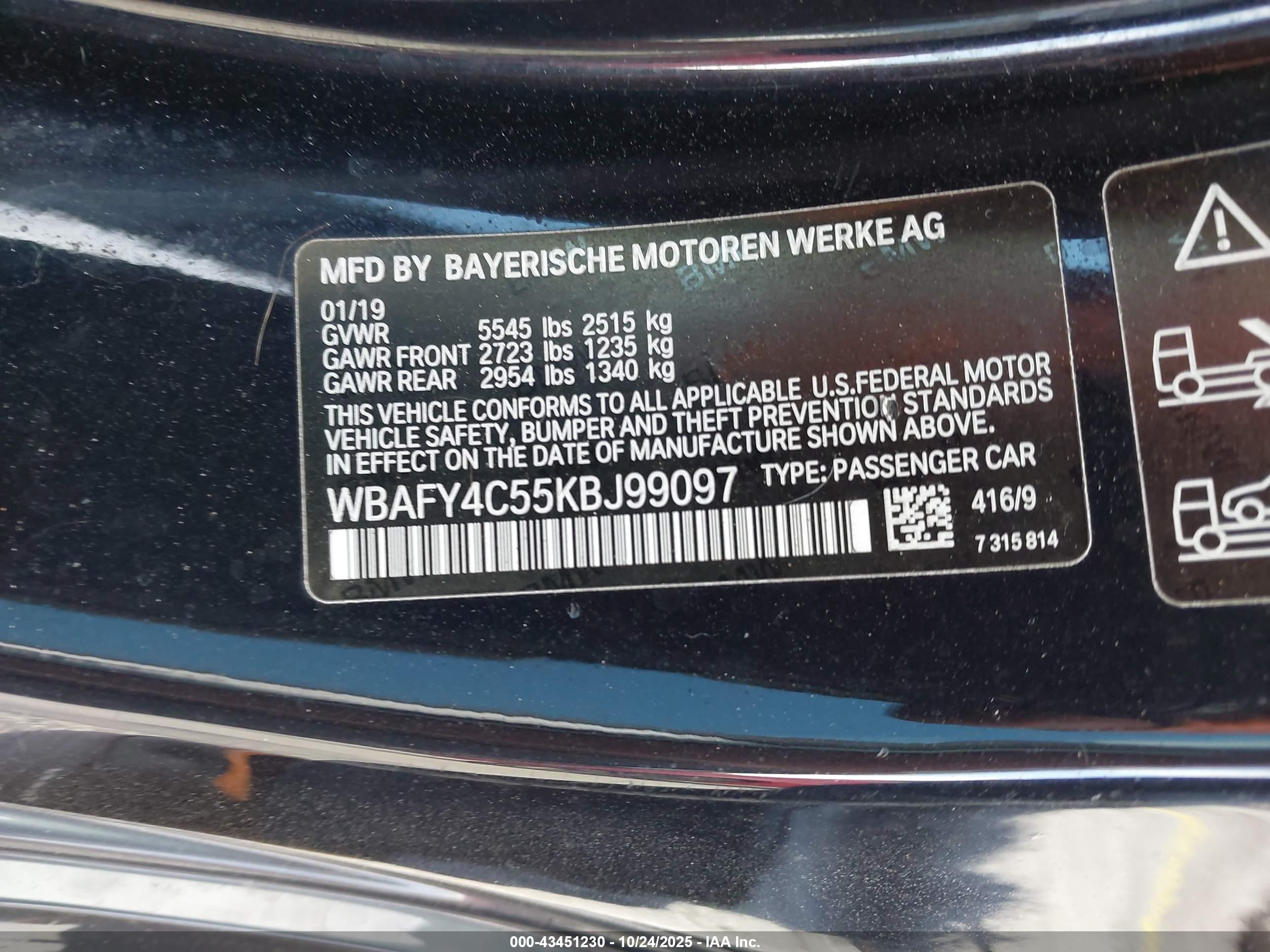 BMW M850I image 9