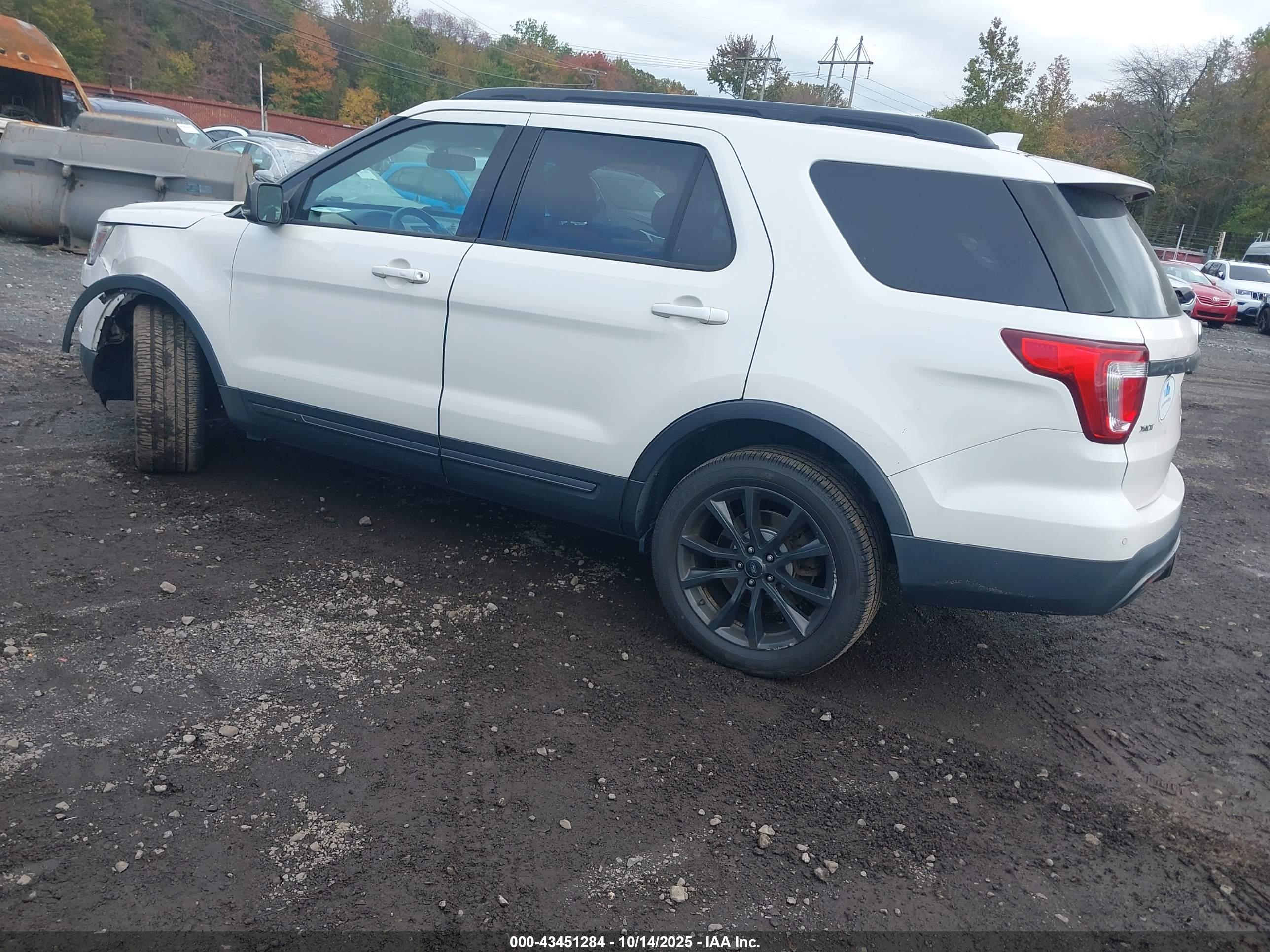 FORD EXPLORER image 3