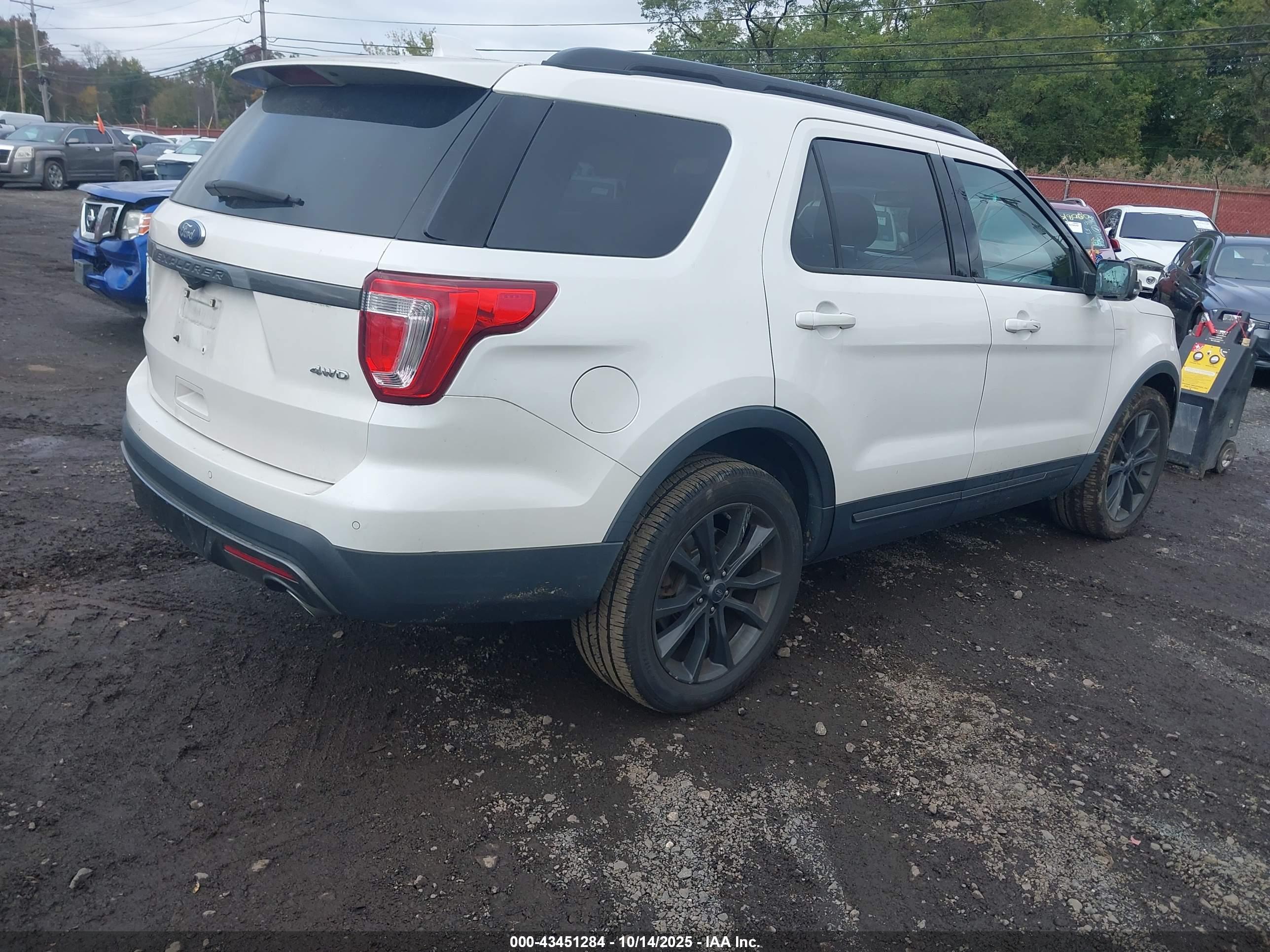 FORD EXPLORER image 4