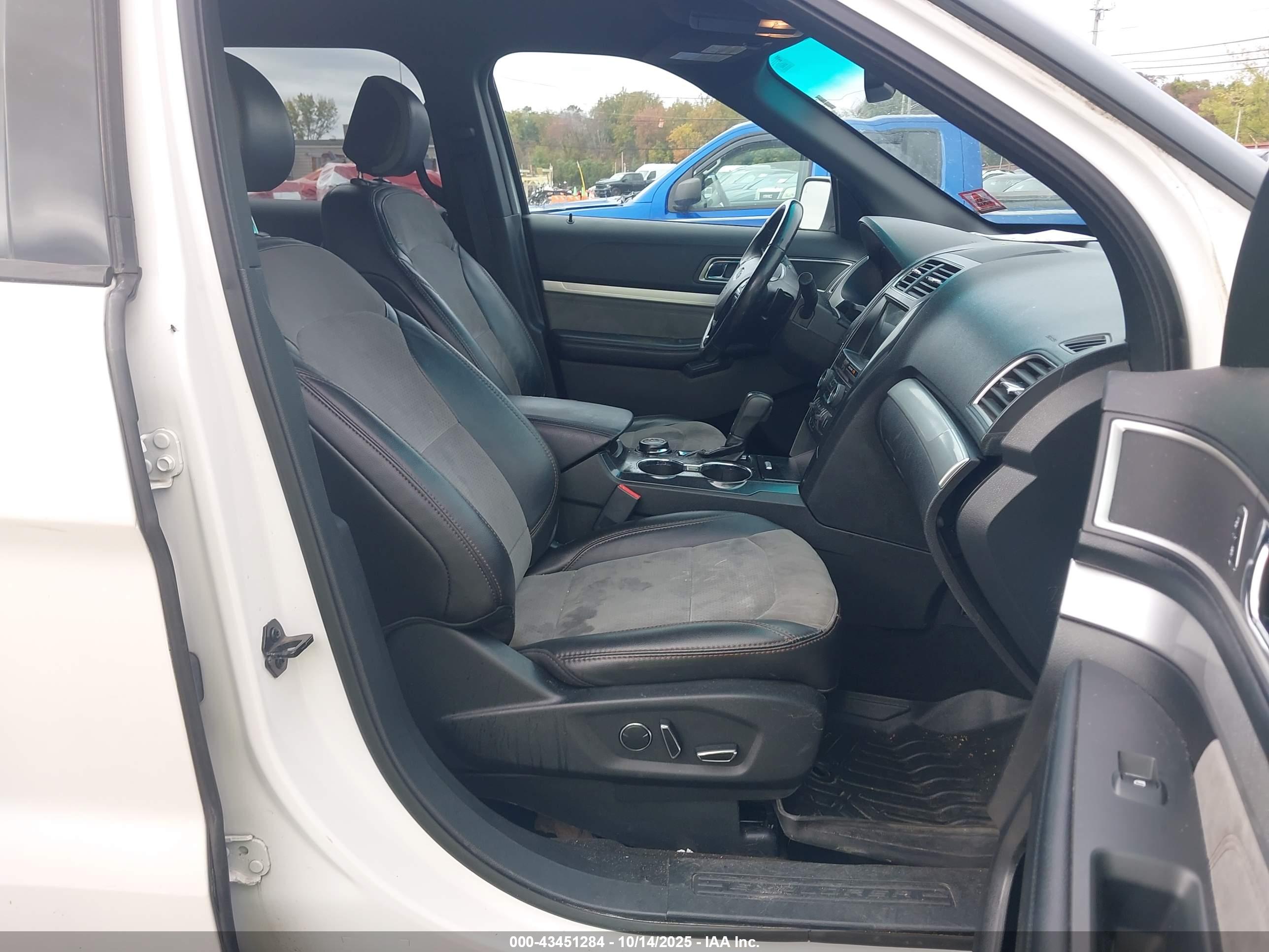 FORD EXPLORER image 5